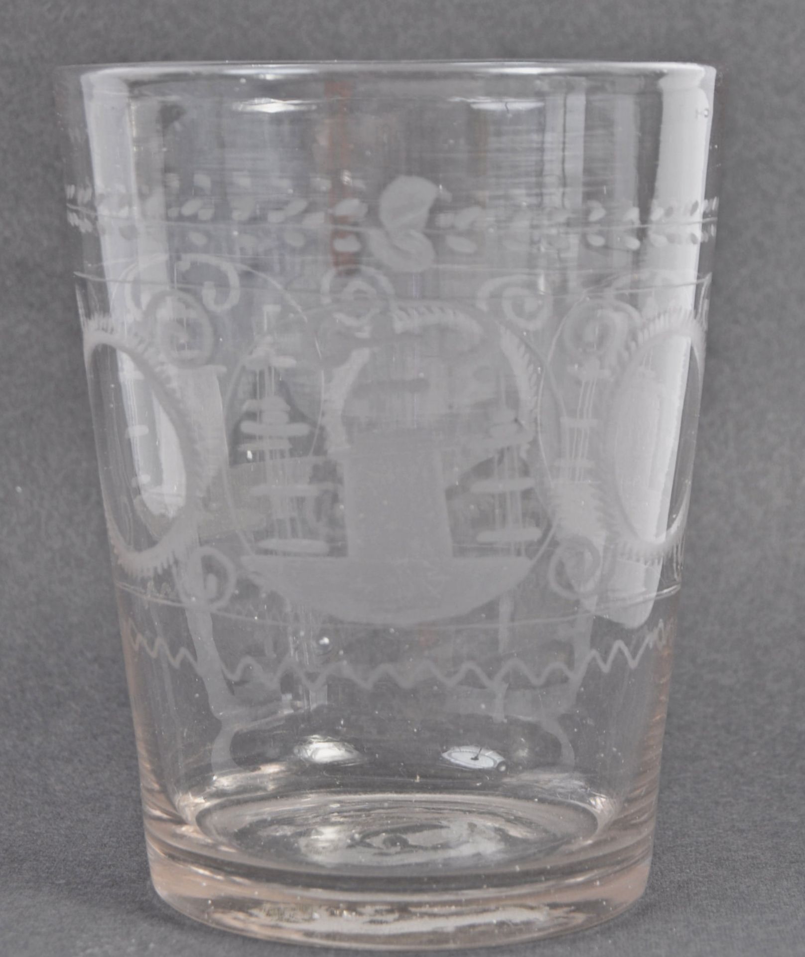 19TH CENTURY GLASS TUMBLER WITH SAILING BOAT DECORATION