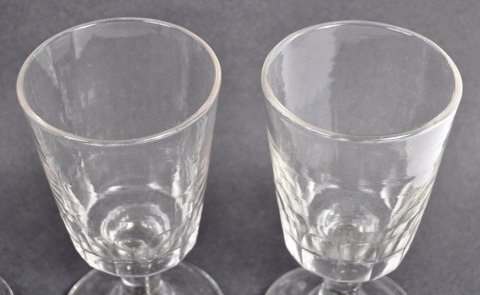 SET OF FOUR 19TH CENTURY VICTORIAN PANEL CUT BUCKET WINE GLASSES - Image 4 of 6
