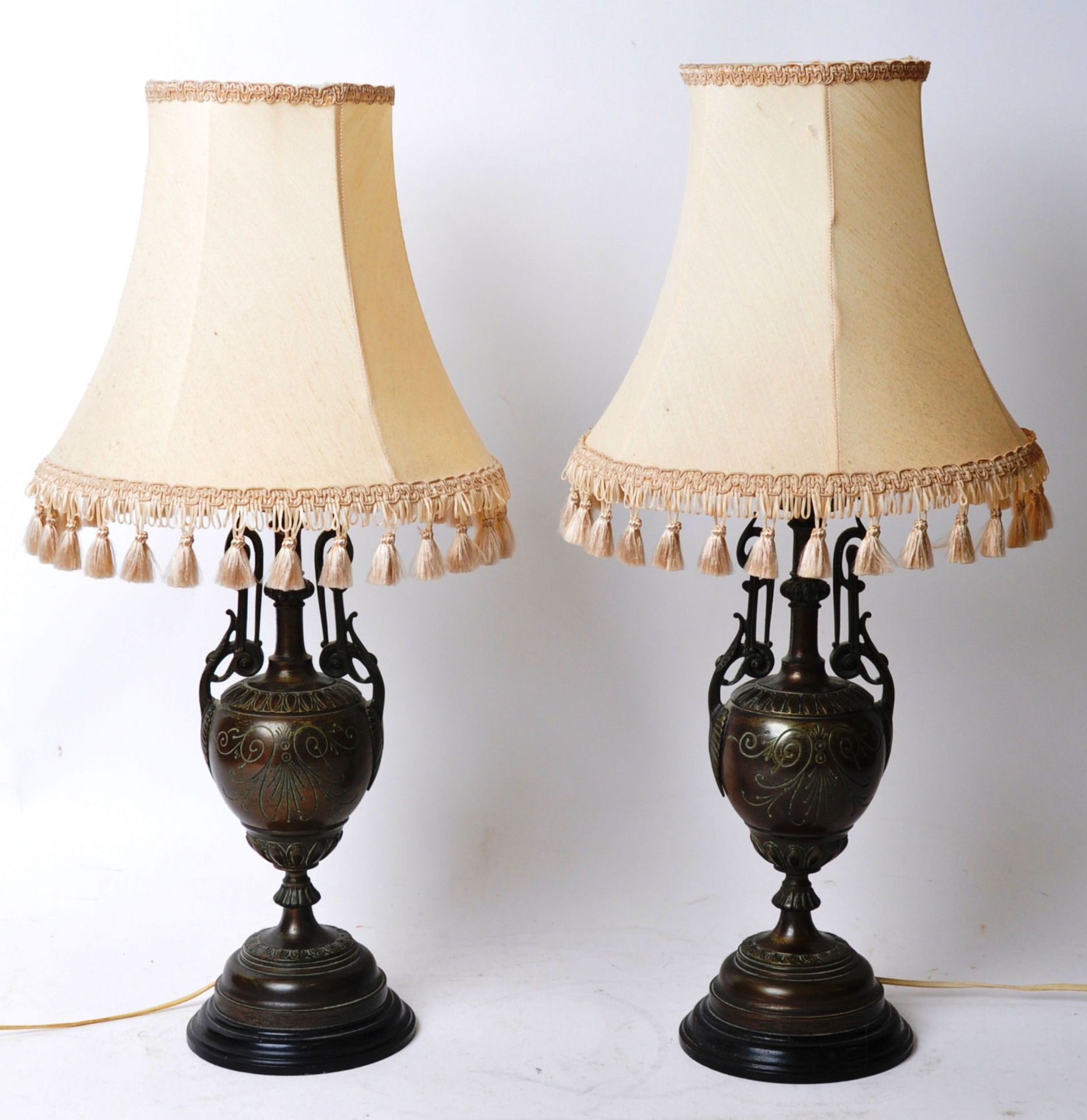 PAIR OF 19TH CENTURY ANTIQUE BRONZE TABLE LAMPS