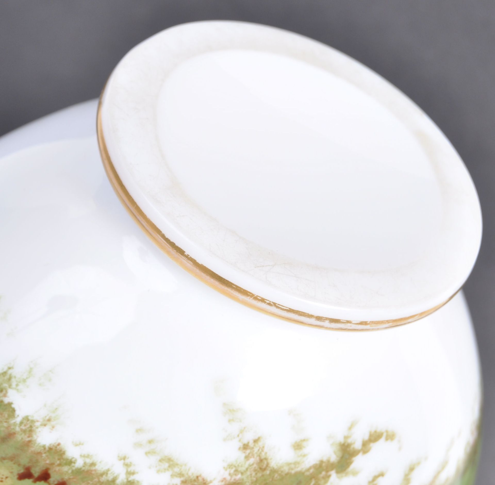 VICTORIAN CONTINENTAL MILK GLASS VASE WITH HAND PAINTED SCENES - Image 8 of 8