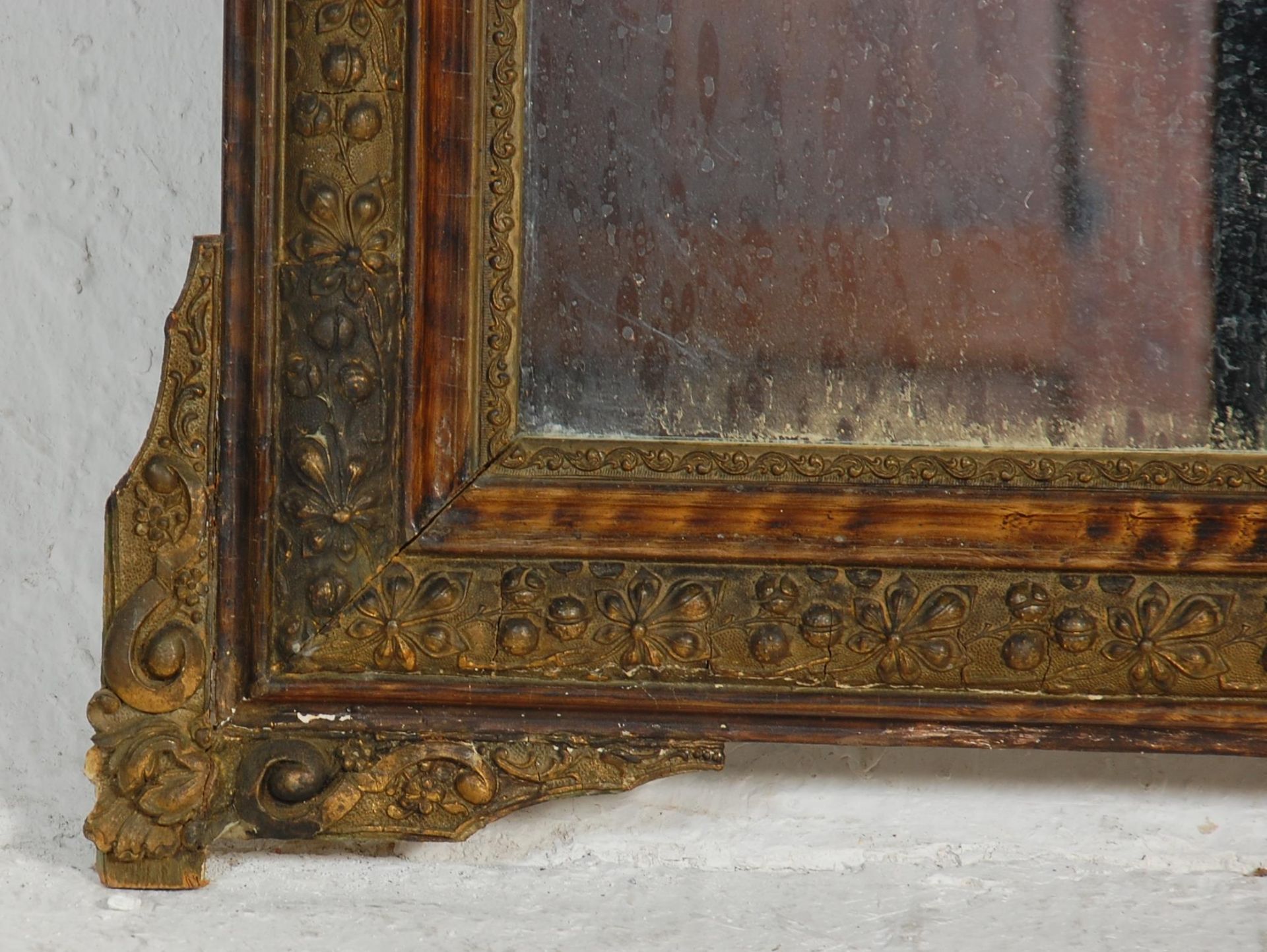 19TH CENTURY FRENCH WALL MIRROR IN GILT FRAME - Image 4 of 5
