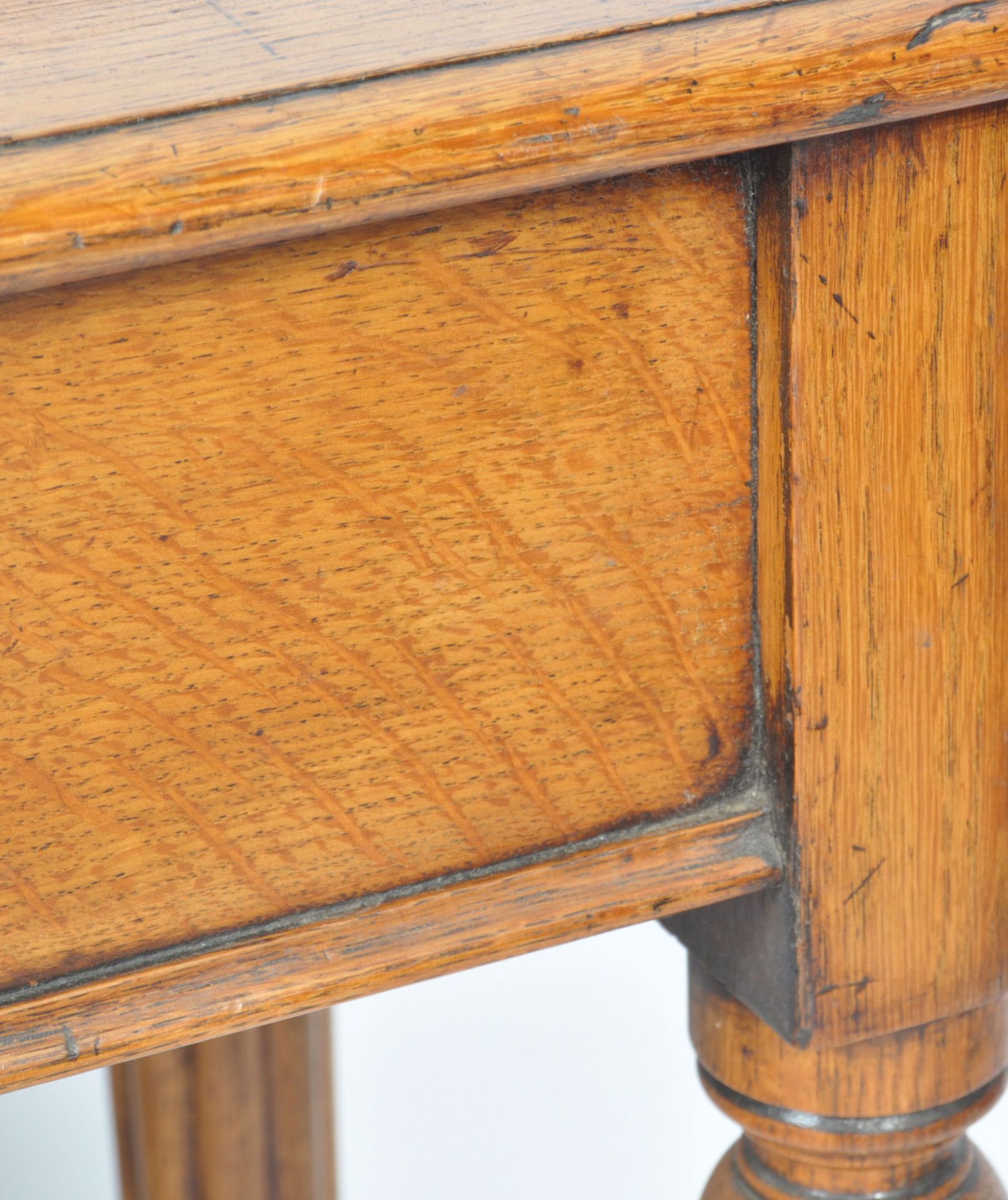 19TH CENTURY VICTORIAN ENGLISH ANTIQUE OAK CONSOLE TABLE - Image 4 of 6