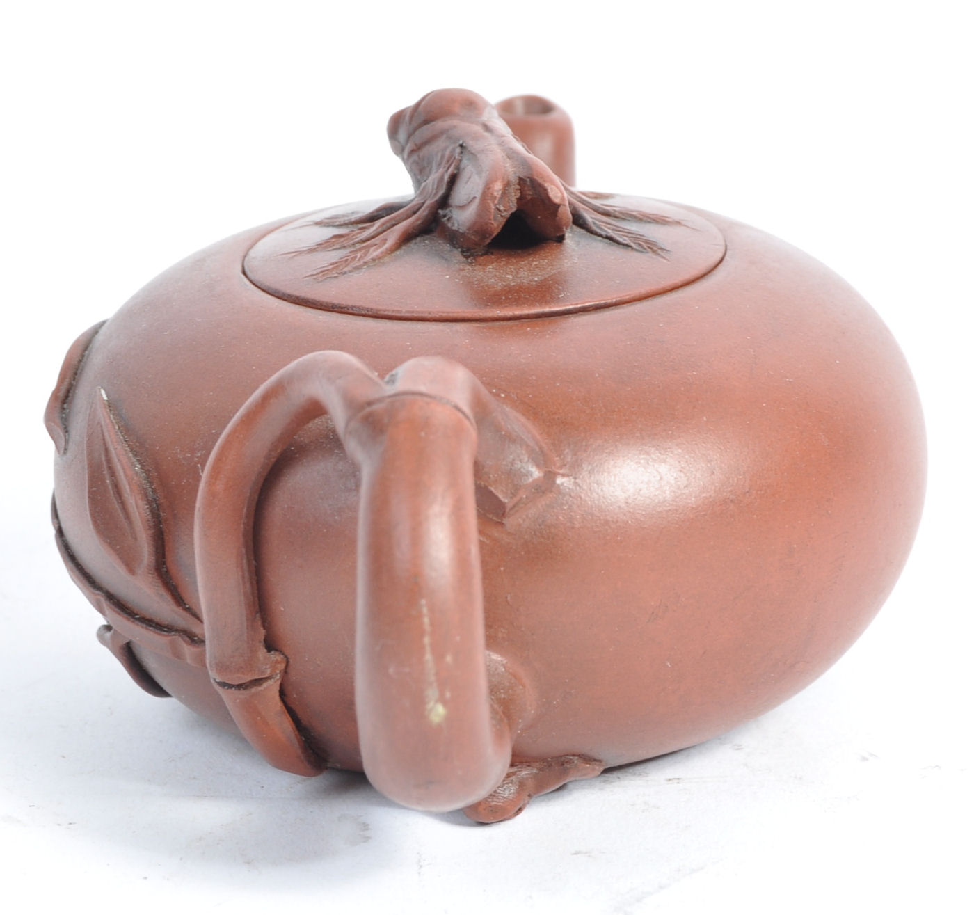 18TH CENTURY ANTIQUE YIXING POTTERY TEAPOT WITH CRICKET LID - Image 3 of 7