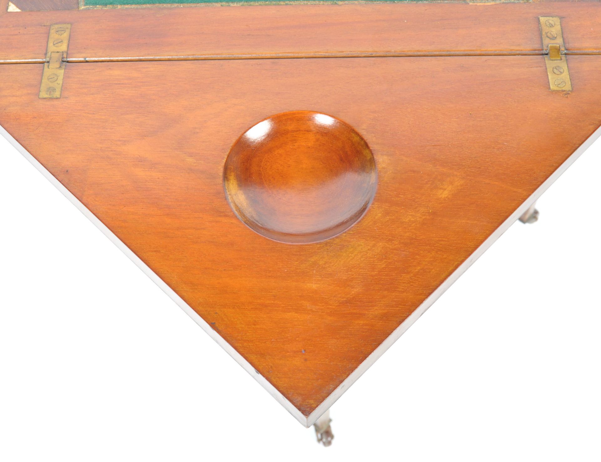 19TH CENTURY MAHOGANY AND SATINWOOD ENVELOPE GAMES TABLE - Bild 7 aus 7