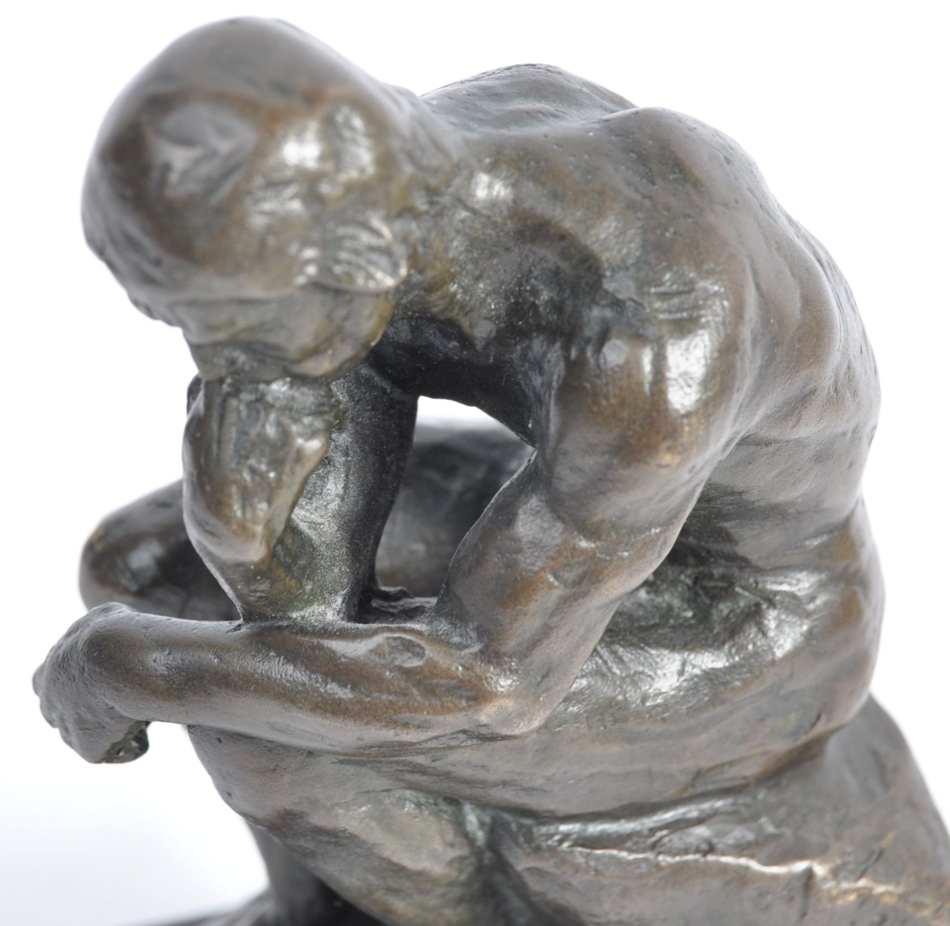 EARLY 20TH CENTURY RODIN BRONZE THE THINKER FIGURINE - Bild 5 aus 6