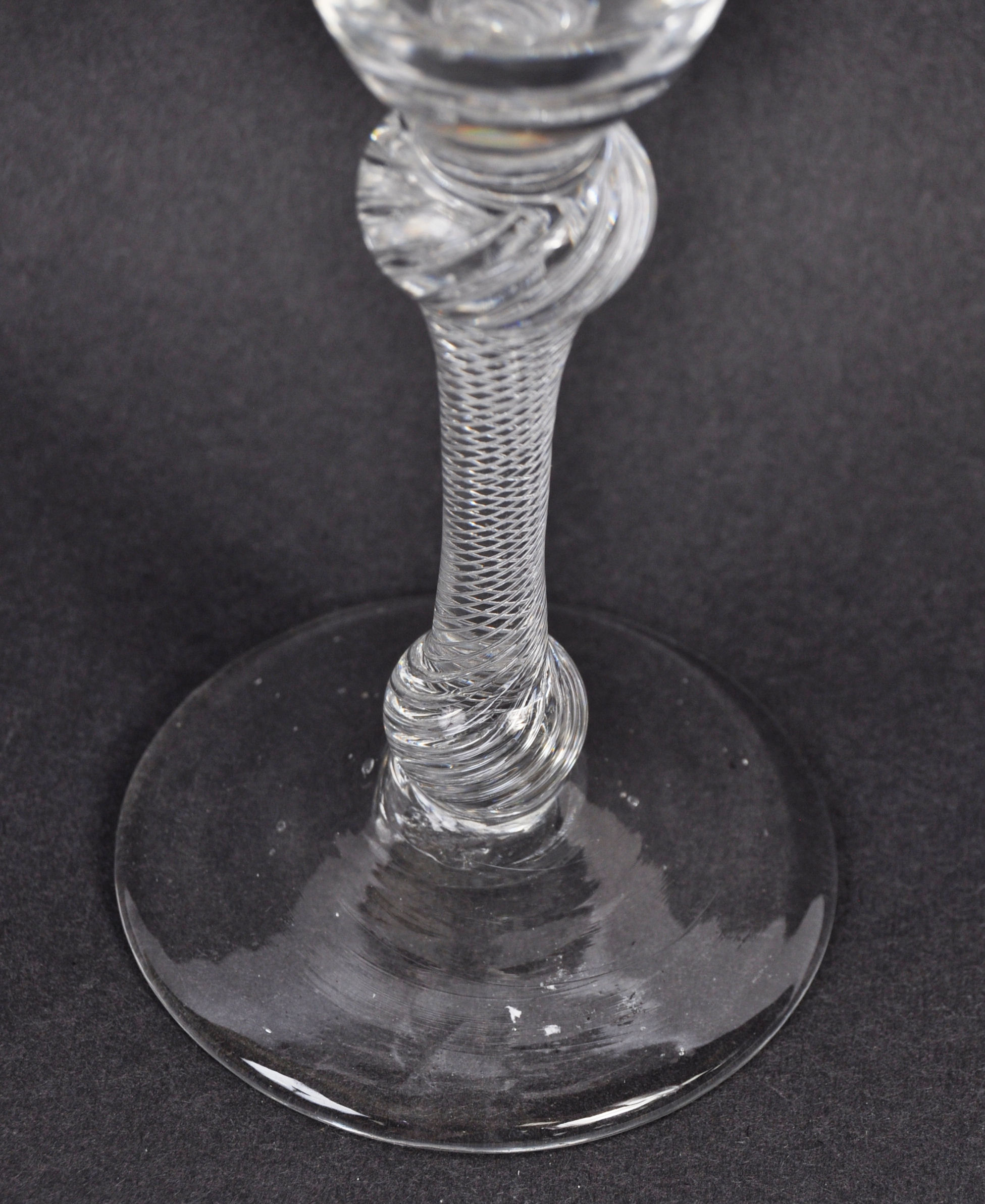 STUNNING MID 18TH CENTURY GEORGIAN AIR TWIST STEM WINE GLASS - Image 3 of 4