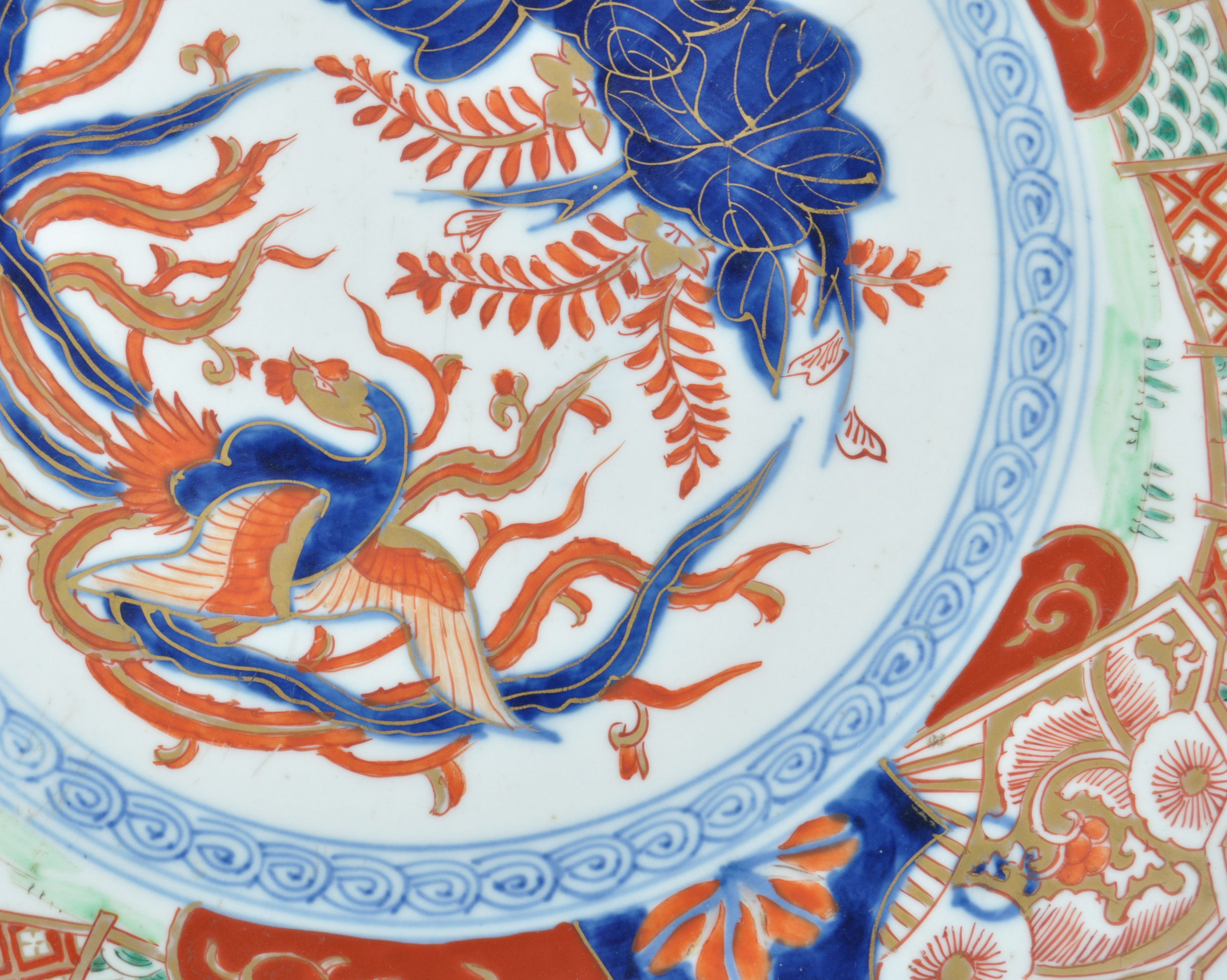 PAIR OF LARGE 19TH CENTURY IMARI COLOURED CHINESE WALL CHARGERS - Image 3 of 4