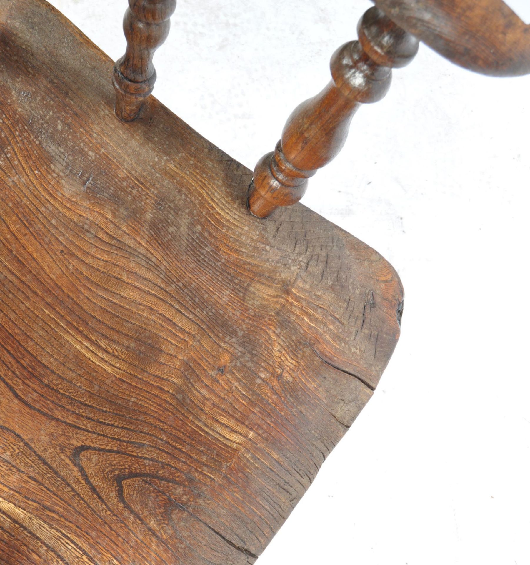 19TH CENTURY ENGLISH ANTIQUE YEW WOOD WINDSOR CARVER CHAIR - Image 6 of 6
