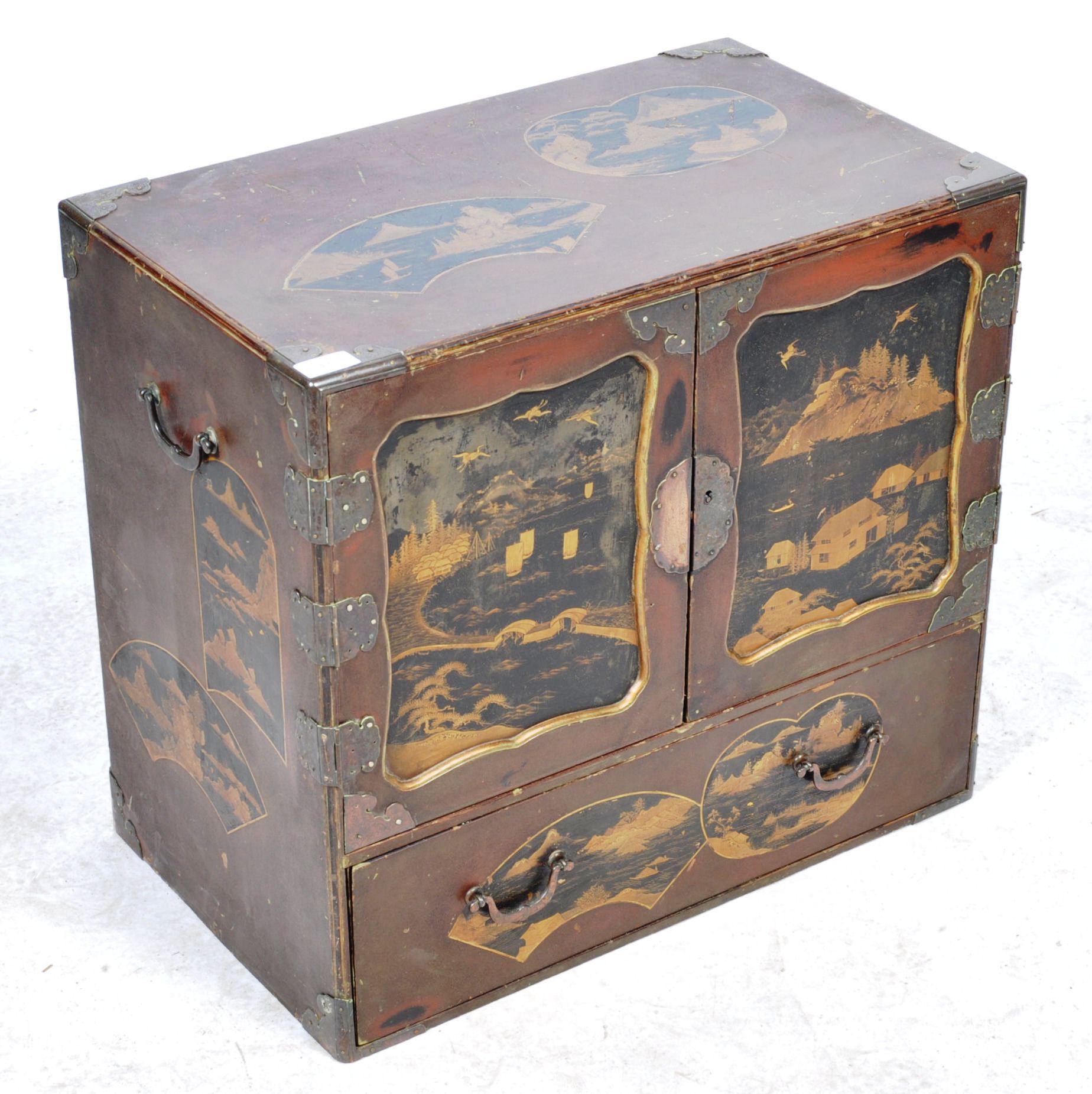 19TH CENTURY JAPANESE MEIJI LACQUERED TABLE CABINET - Image 2 of 5