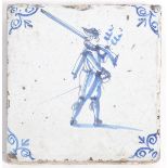 18TH CENTURY DUTCH ANTIQUE SOLDIER WITH RIFLE TILE