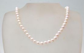 A freshwater pearl necklace of white pearls, havin