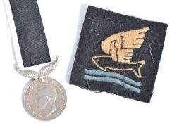 WWII SERVICE TO NEW ZEALAND MEDAL & GOLDFISH CLUB PATCH