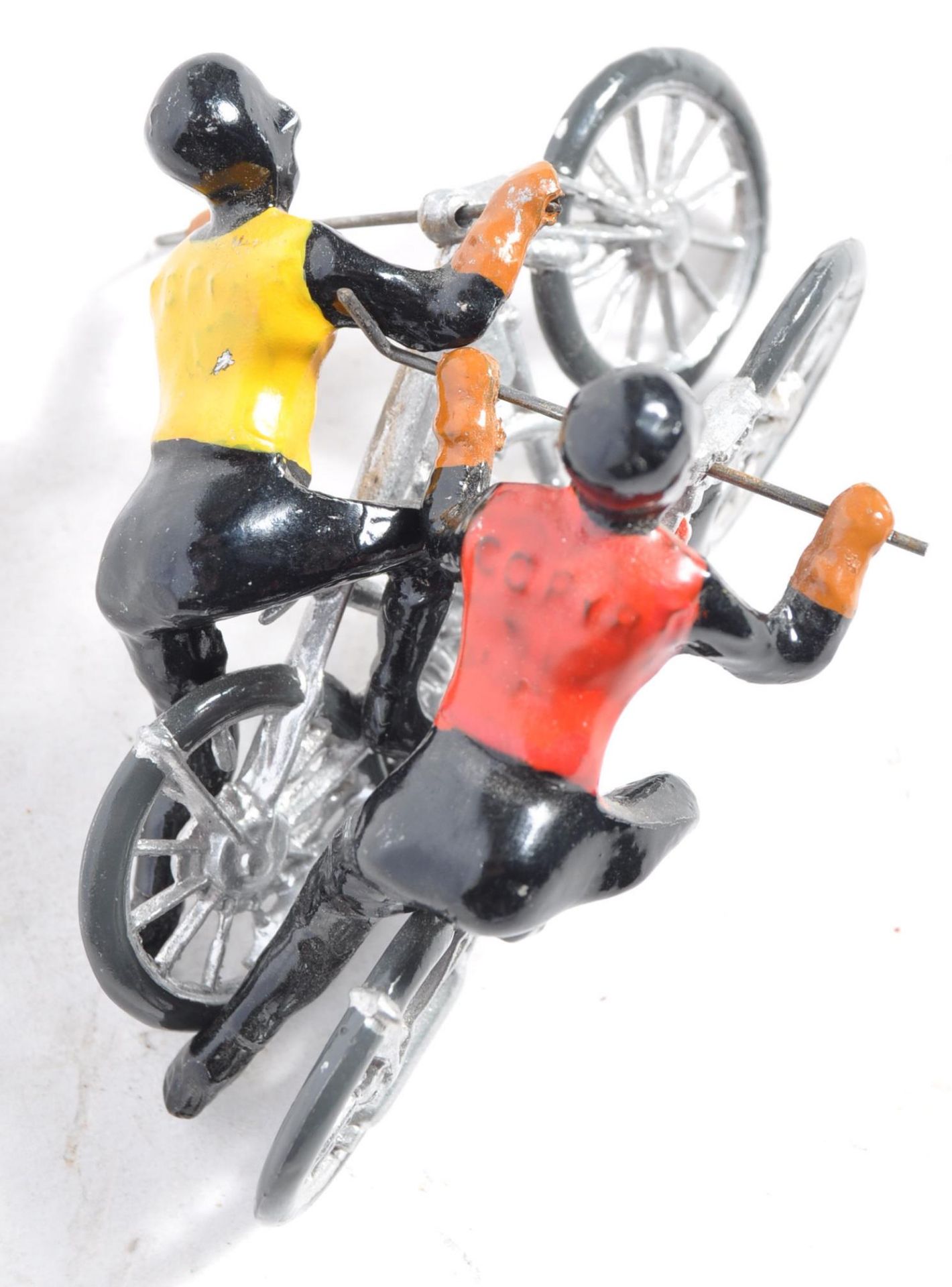 PAIR OF EARLY 1930'S JOHILLCO LEAD SPEEDWAY MOTORCYCLE FIGURES - Bild 5 aus 5