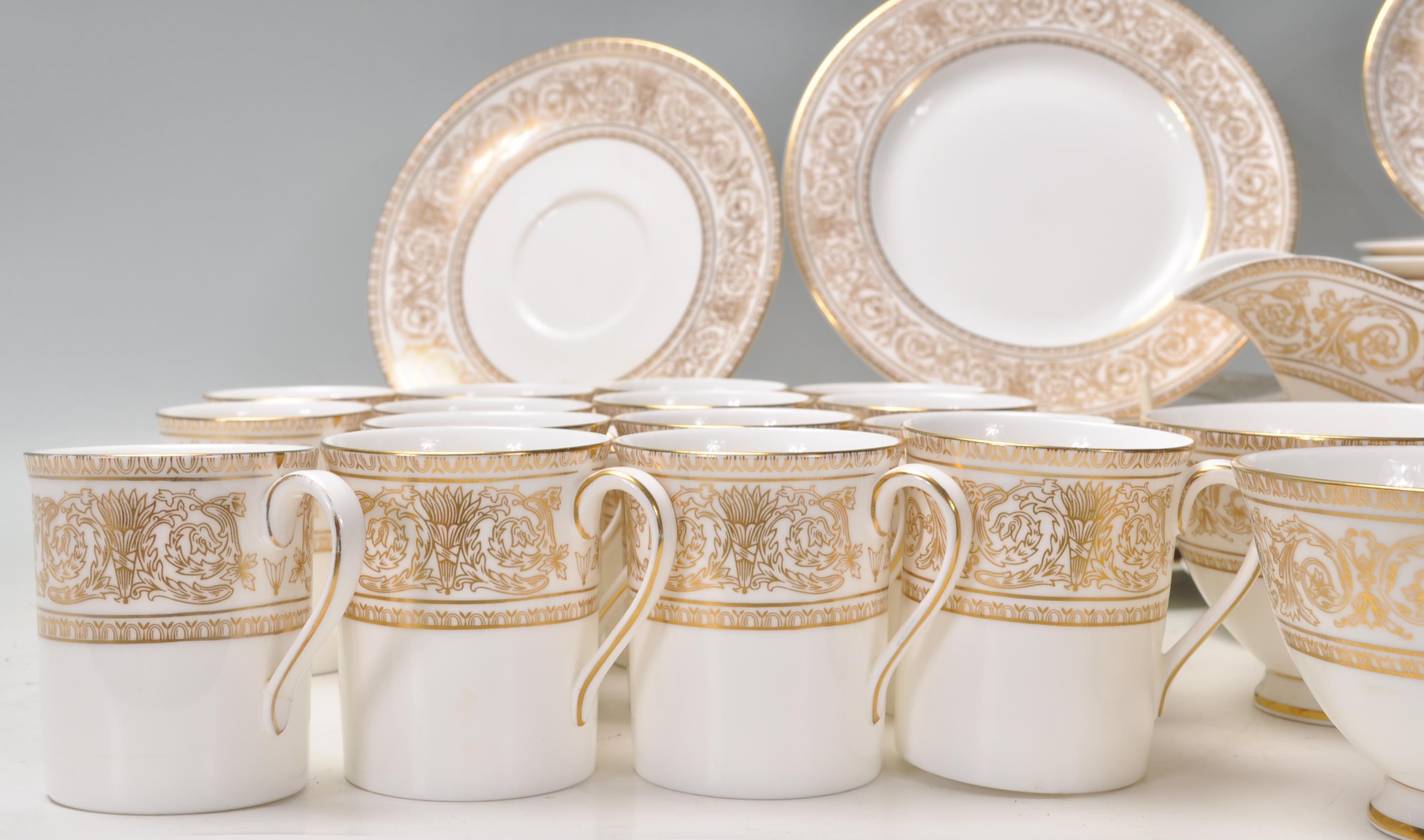 Royal Doulton Sovereign - A part Fine Bone China English dinner / coffee and tea service by Royal - Image 7 of 12