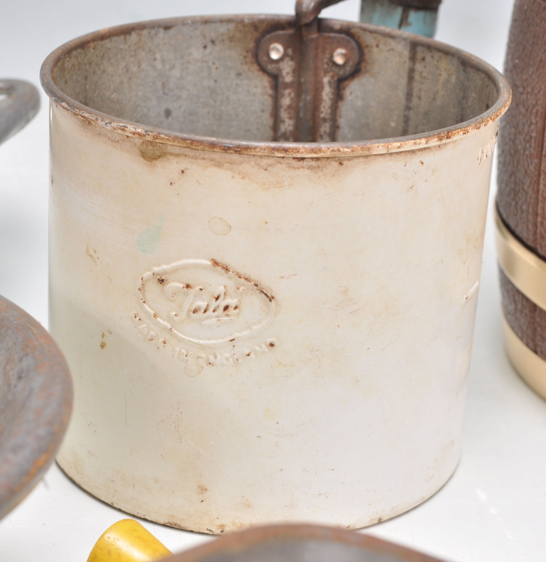 A  collection of vintage 20th century  kitchenalia to include a Le Creuset Belgian orange - Image 4 of 12