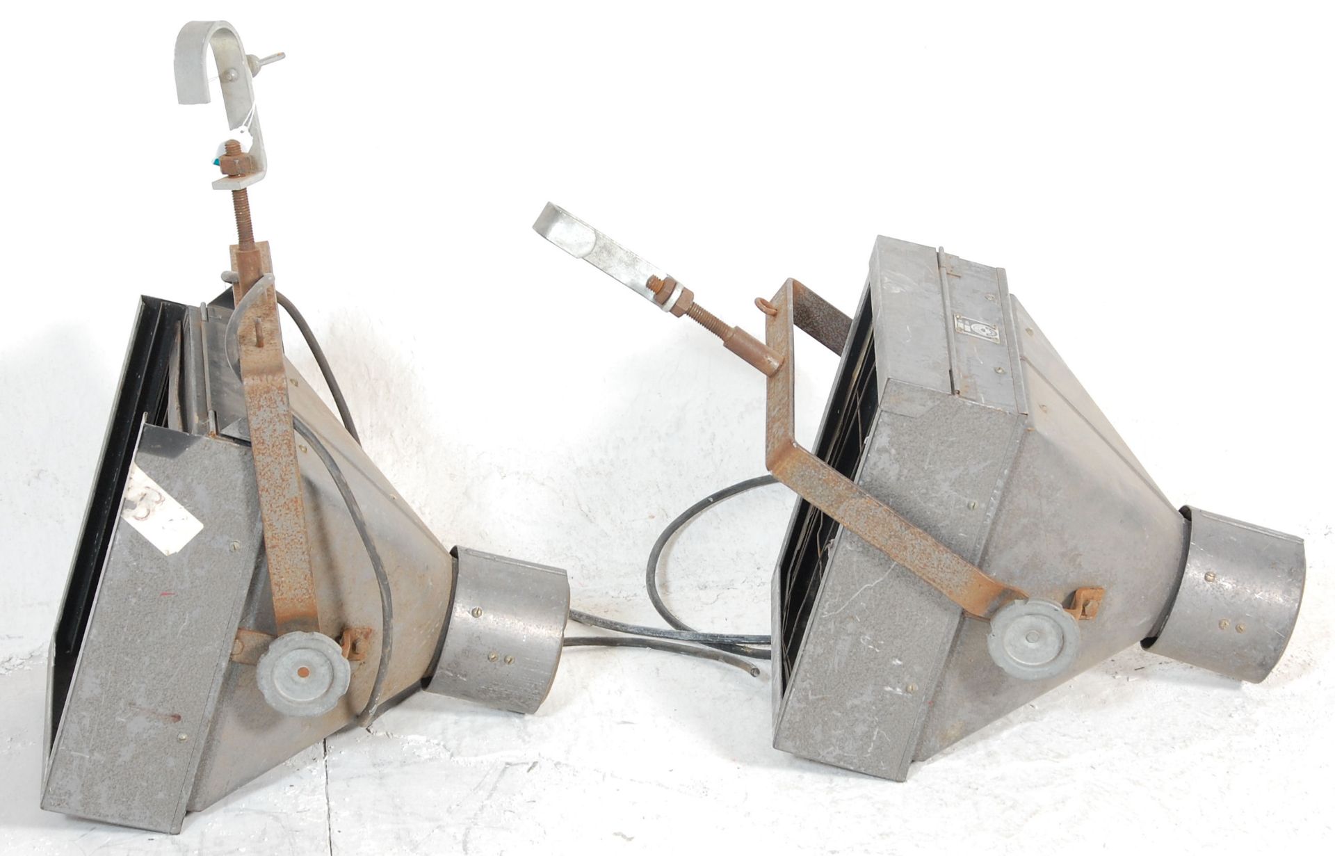 A good pair of large mid 20th century Industrial Strand Electric Theater Spot lights with - Bild 7 aus 8