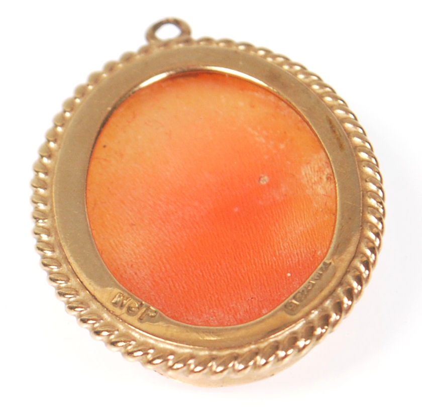 A vintage 9ct gold mounted cameo pendant necklace having a rope twist gold surround. Hallmarked - Image 4 of 7