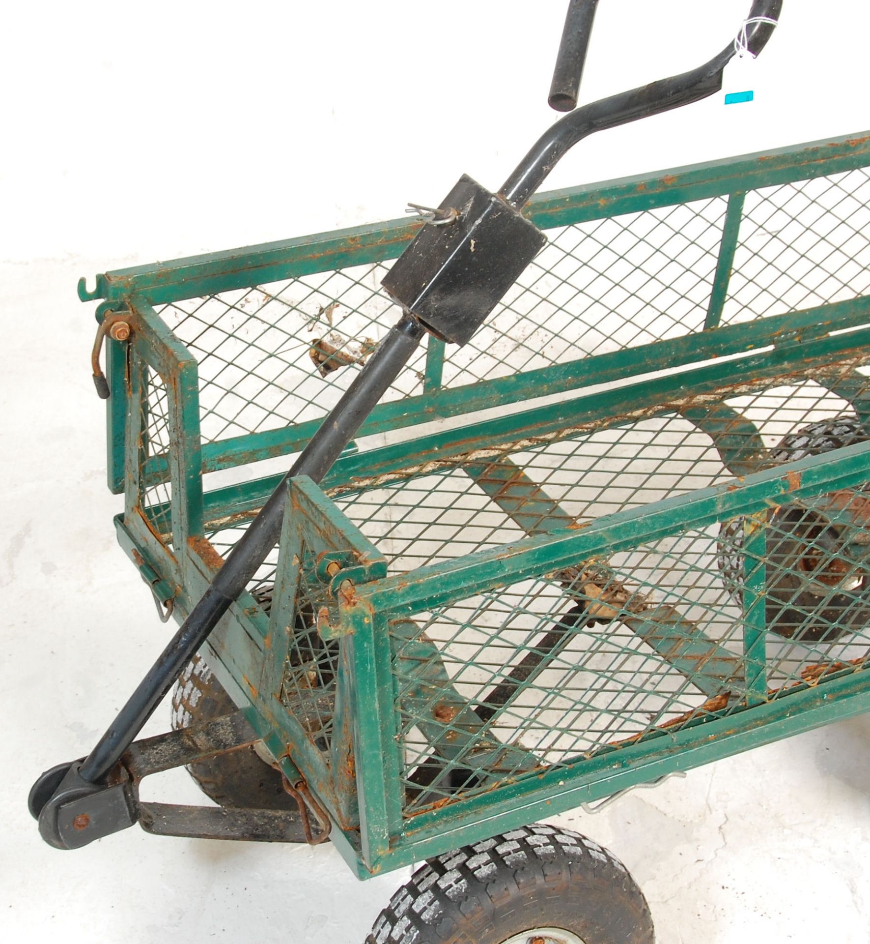 A metal four wheel pull along trolley finished in green with fold down sides. 85cm x 105cm x 55cm. - Bild 2 aus 10