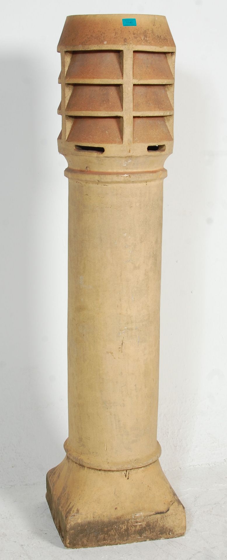A large 19th Century Victorian chimney pot of cylindrical form. 150cm x 40cm x 40cm. - Bild 2 aus 7