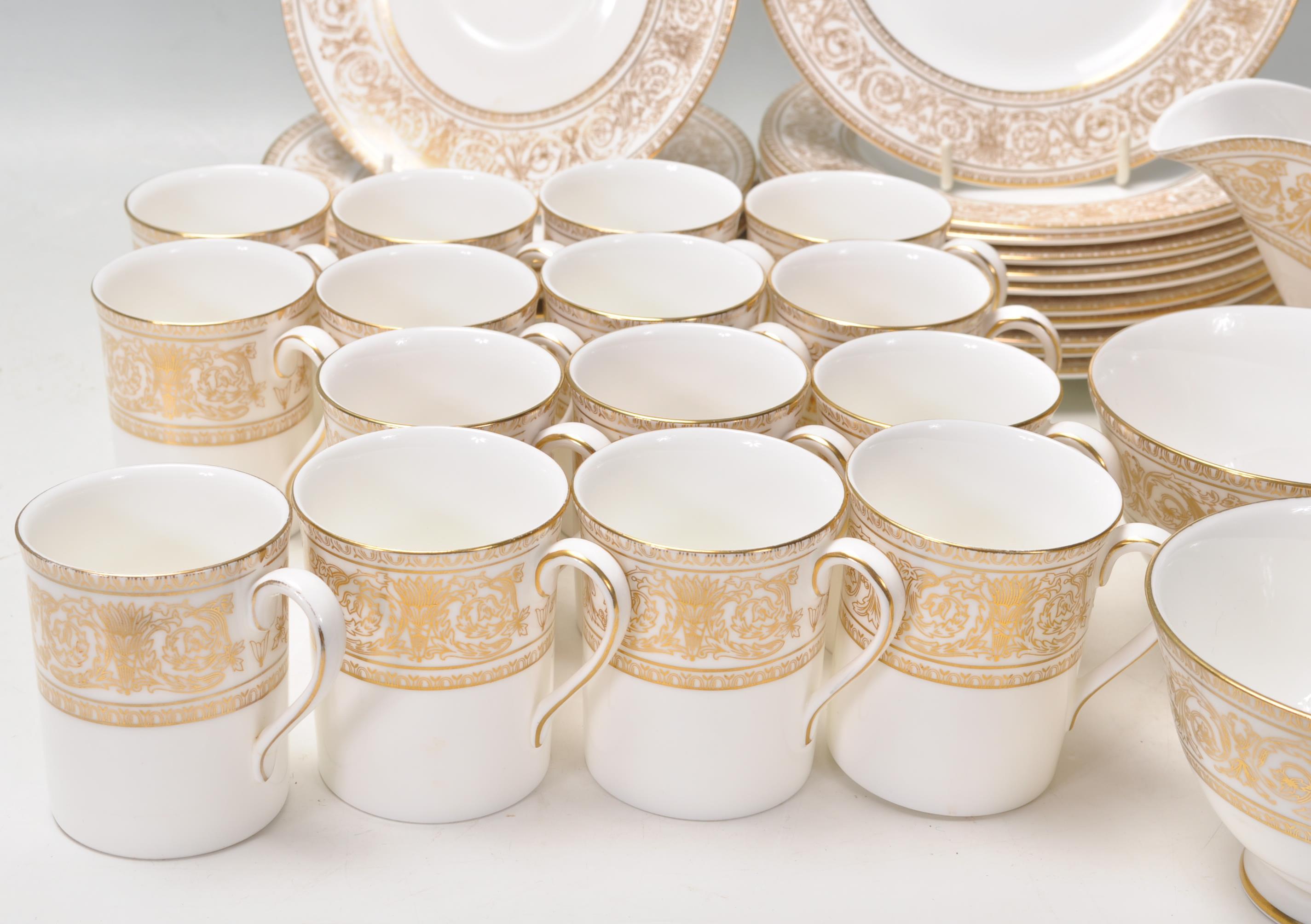 Royal Doulton Sovereign - A part Fine Bone China English dinner / coffee and tea service by Royal - Image 6 of 12