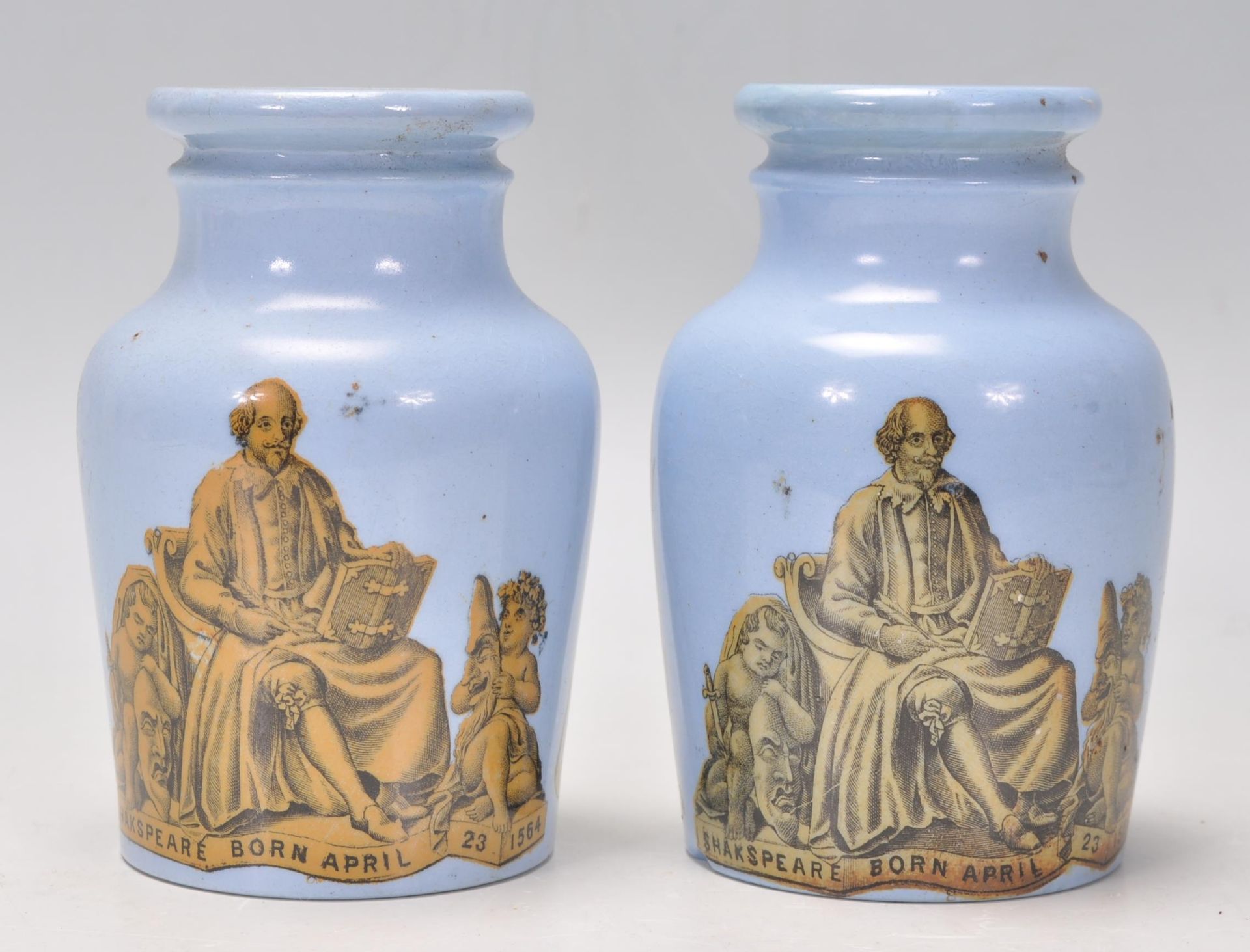 A pair of 19th century Pratt ware blue glaze Etruscan ware bottle vases each with Theatrical - Bild 4 aus 9