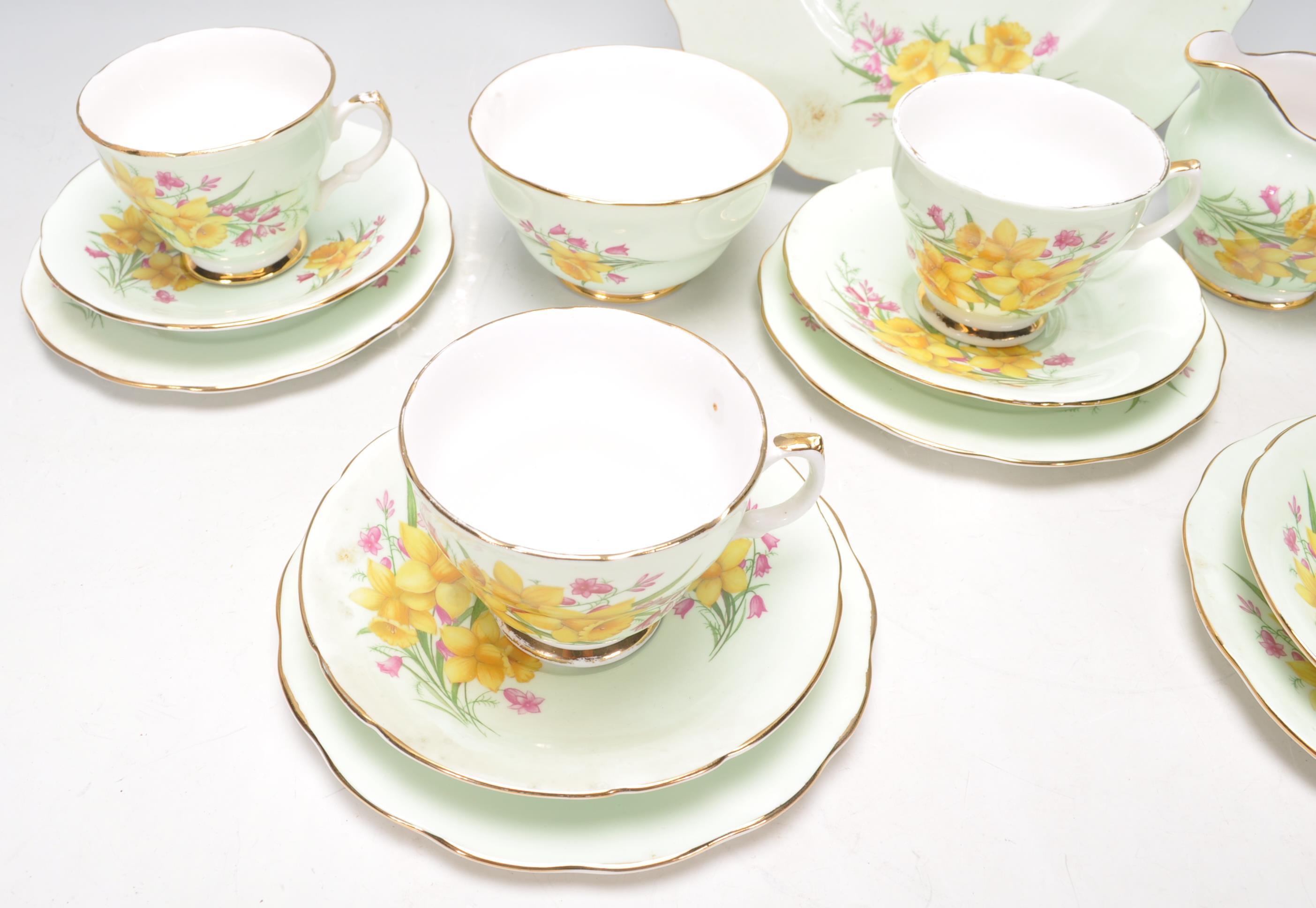 An early 20th century porcelain chintz pattern by Imperial China. The set to include green ground - Image 4 of 13