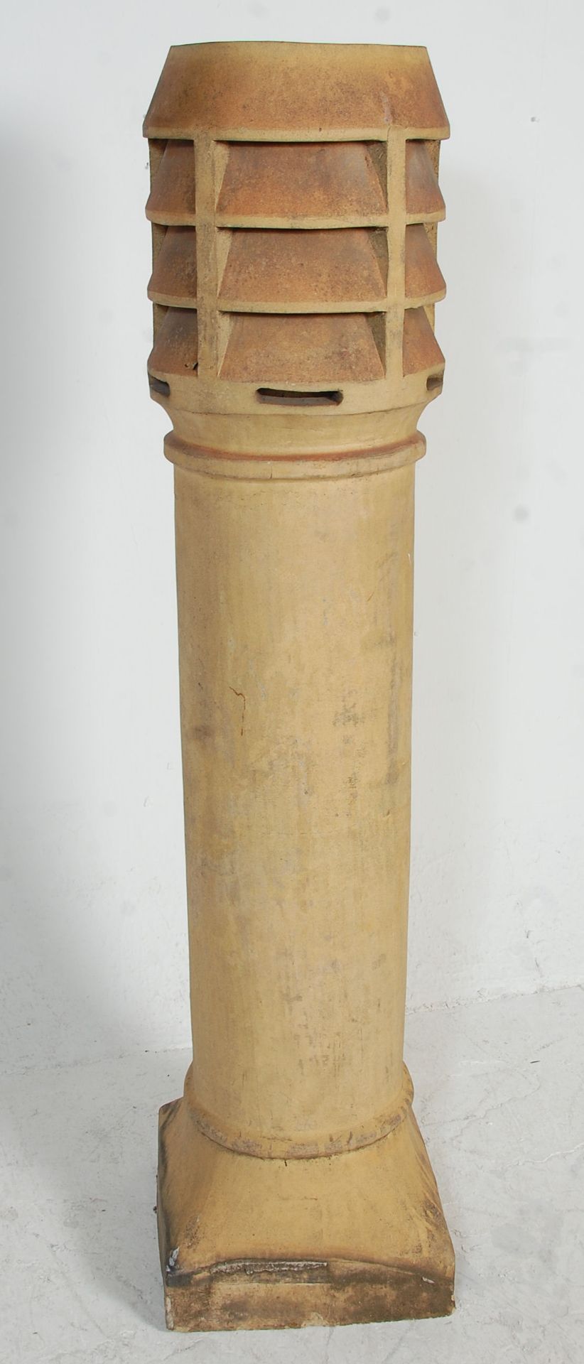 A large 19th Century Victorian chimney pot of cylindrical form. 150cm x 40cm x 40cm. - Bild 6 aus 7