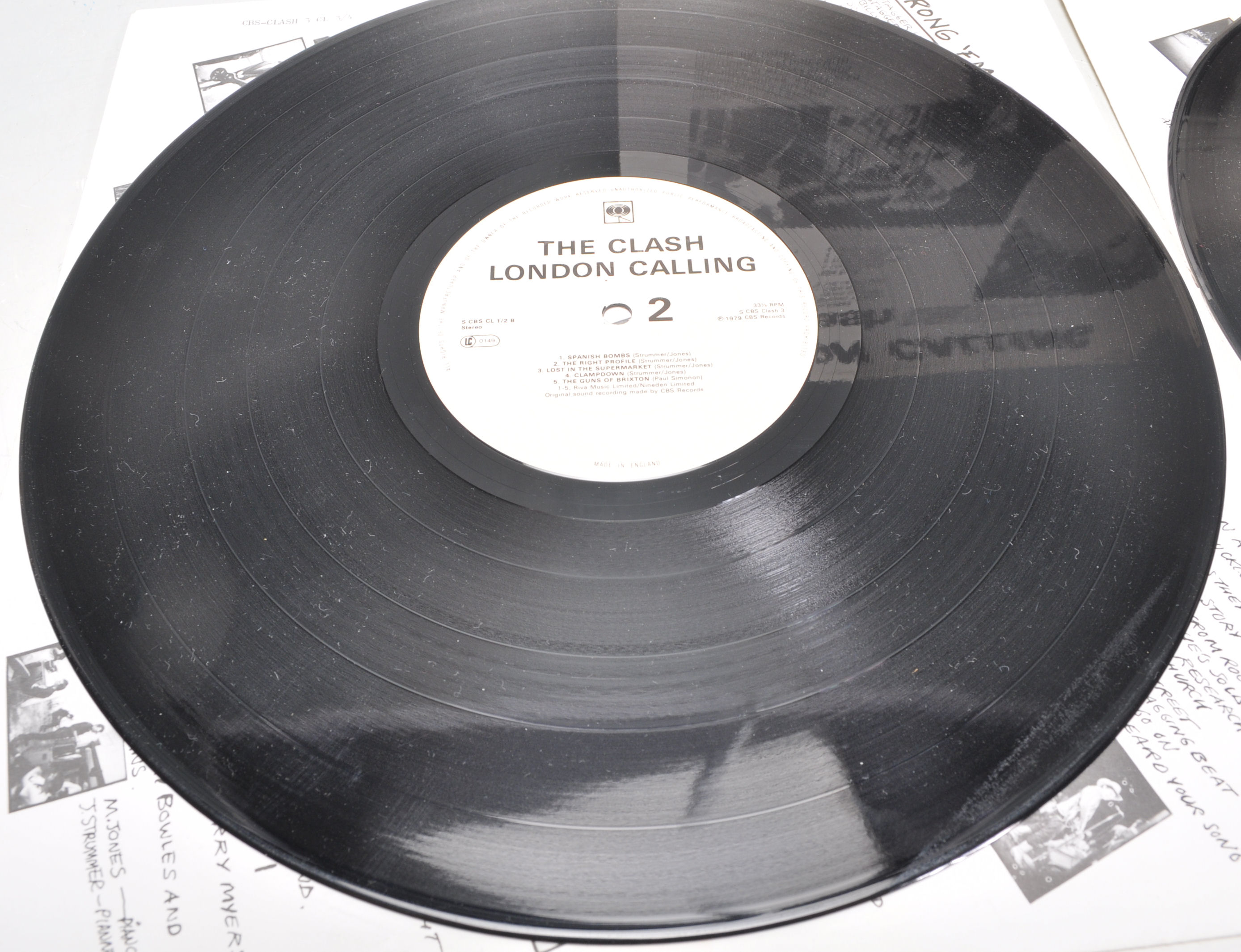 A double vinyl long play LP record album by The Clash – London Calling – Original CBS 1st U.K. Press - Image 5 of 6