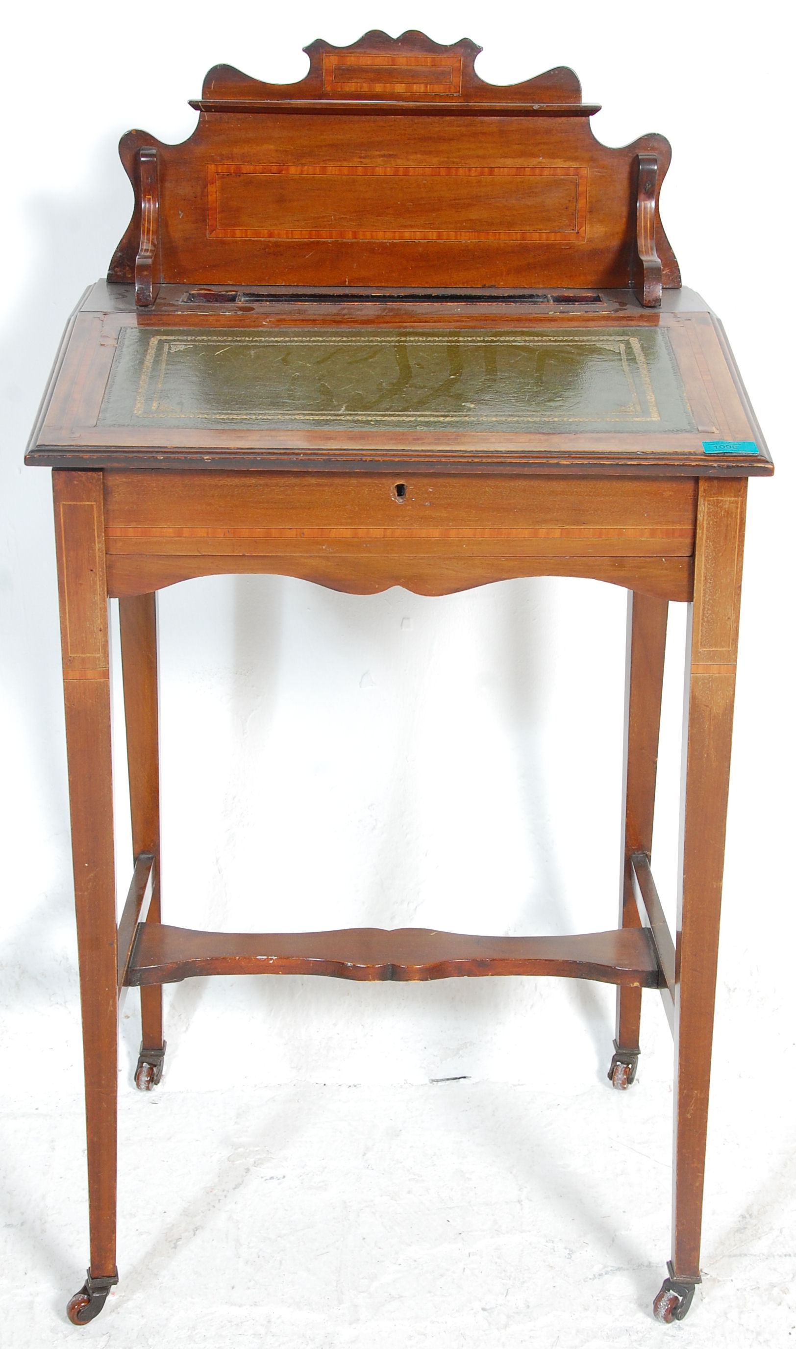 A late Victorian 19th Century mahogany ladies writing desk with satinwood crossbanded inlay. The - Image 2 of 6