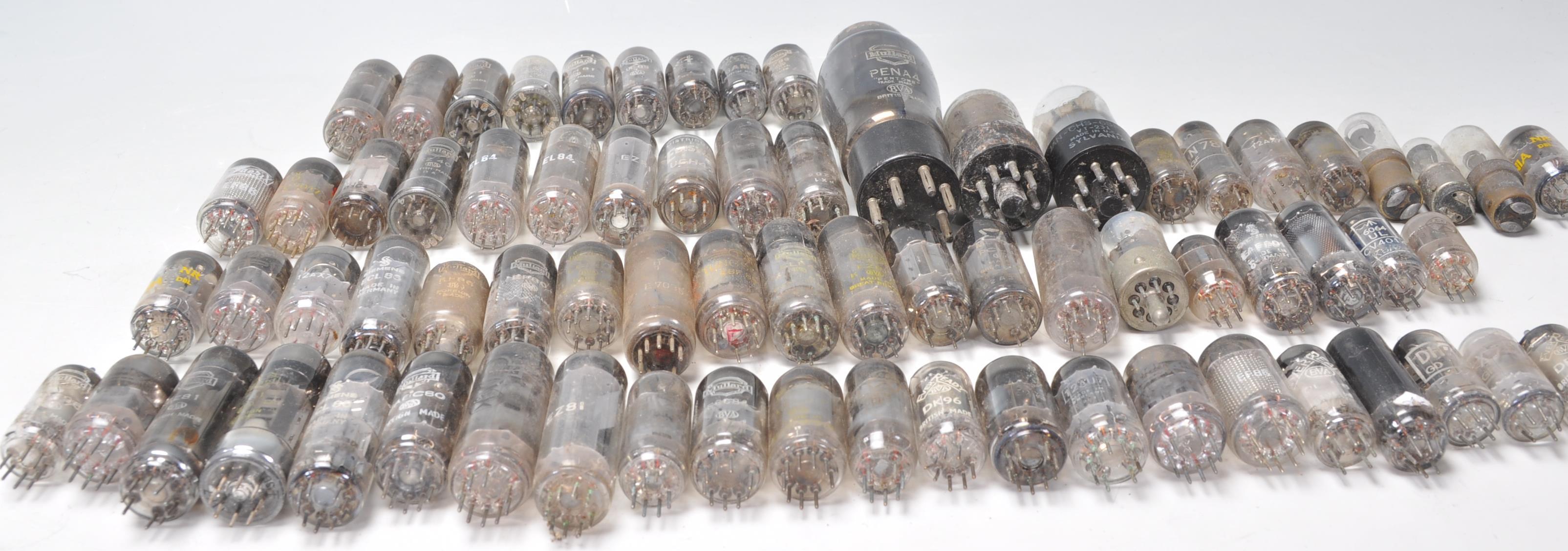 A collection of vintage mixed radio valves to include EC83, EZ81, Ediswate UCH42, Mullard EZ81 - Image 19 of 21
