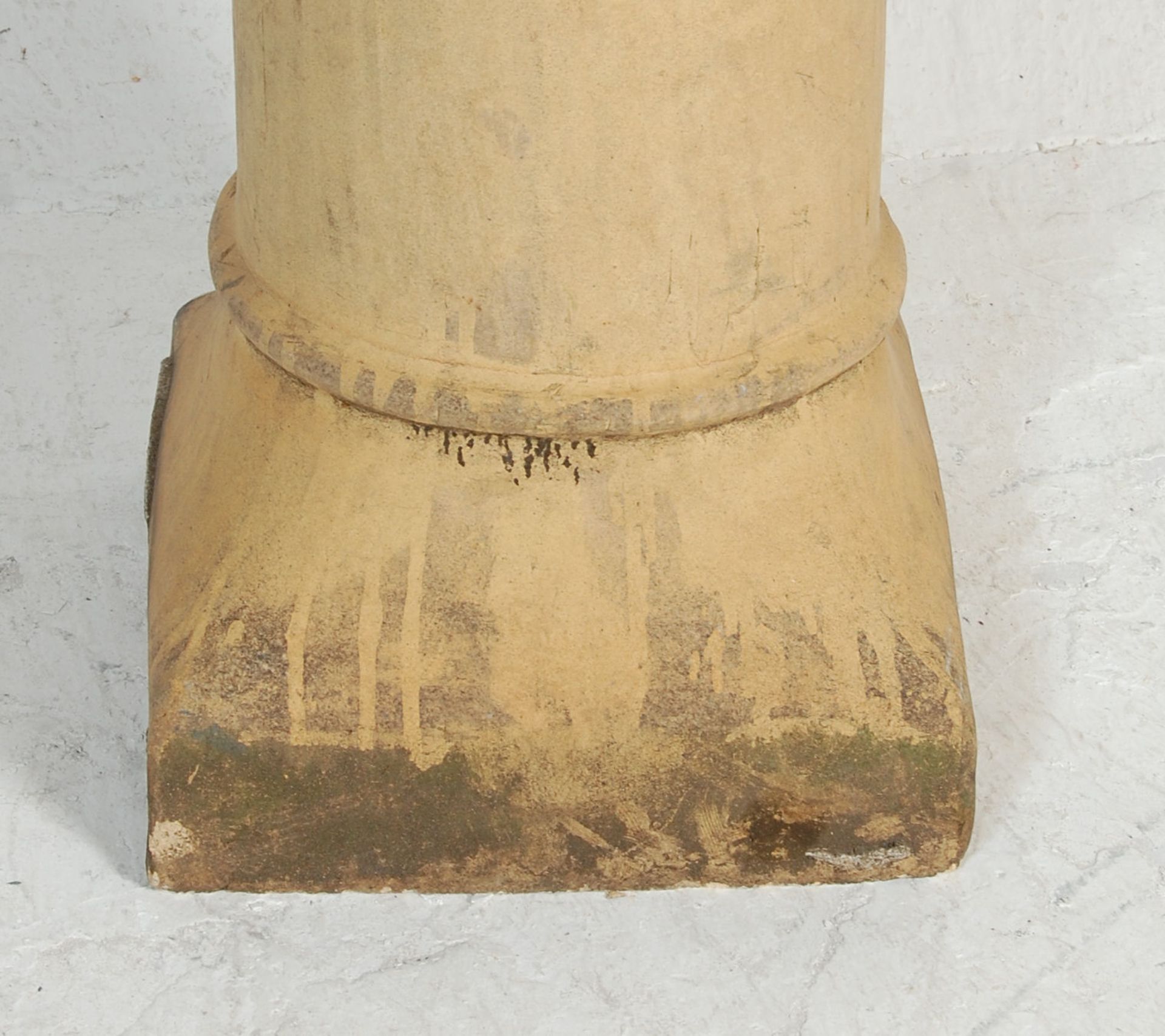 A large 19th Century Victorian chimney pot of cylindrical form. 150cm x 40cm x 40cm. - Bild 5 aus 7