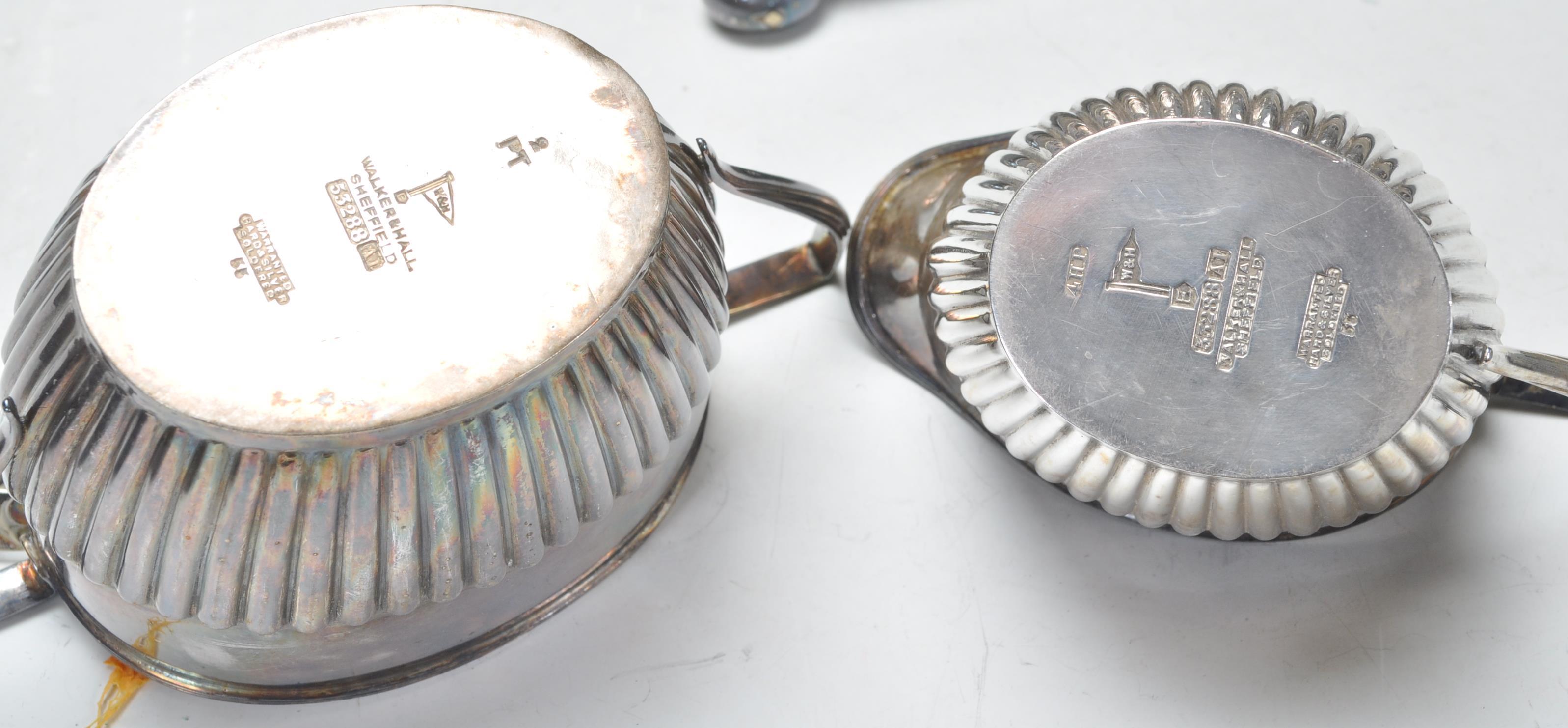 A good collection of 20th Century silver plated items to include boxed cutlery sets, tea and - Image 15 of 26
