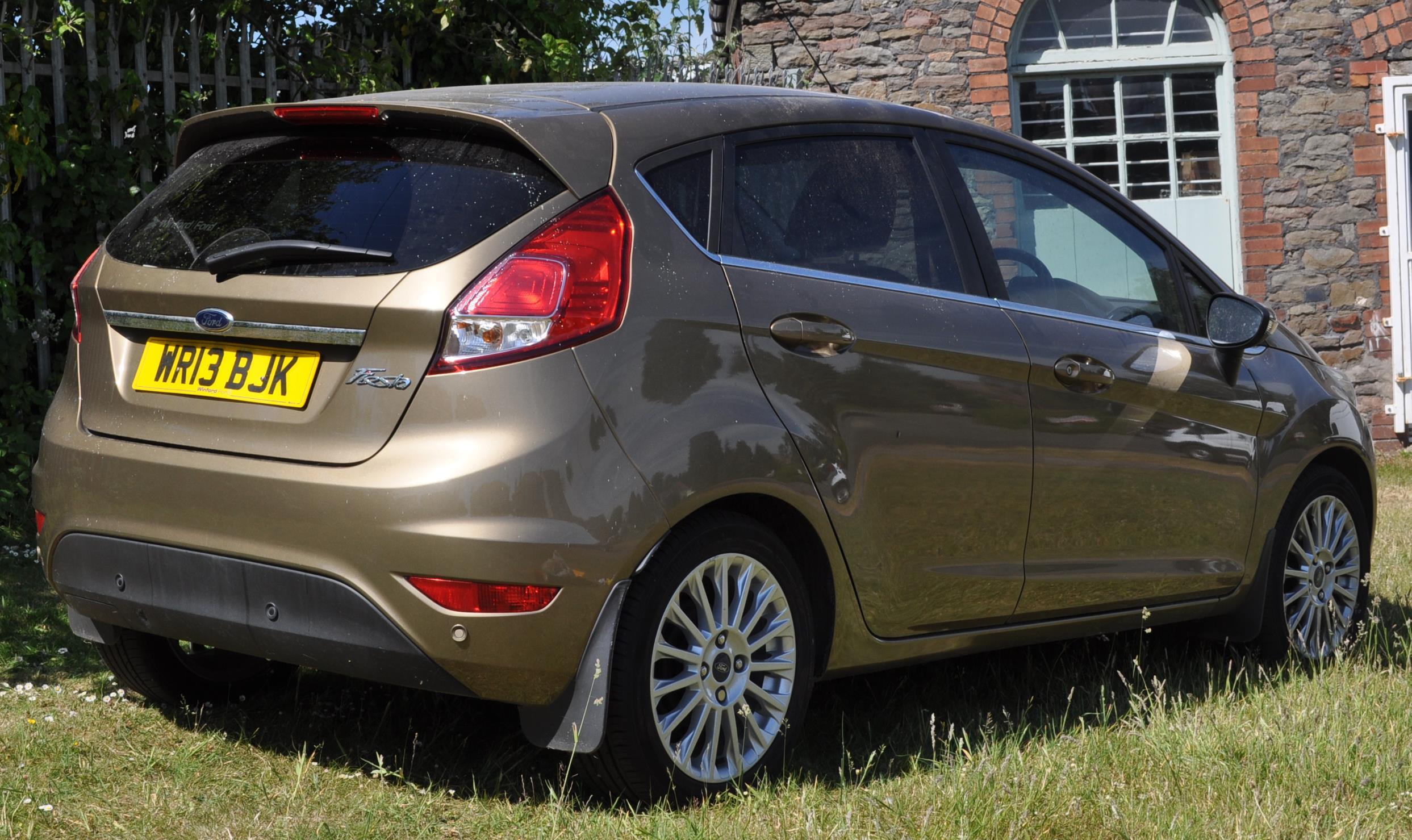 WR13 BJK - Ford Fiesta - Automatic - A 2013 Ford Fiesta in metallic gold, 1596cc, Titanium, petrol - Image 5 of 61