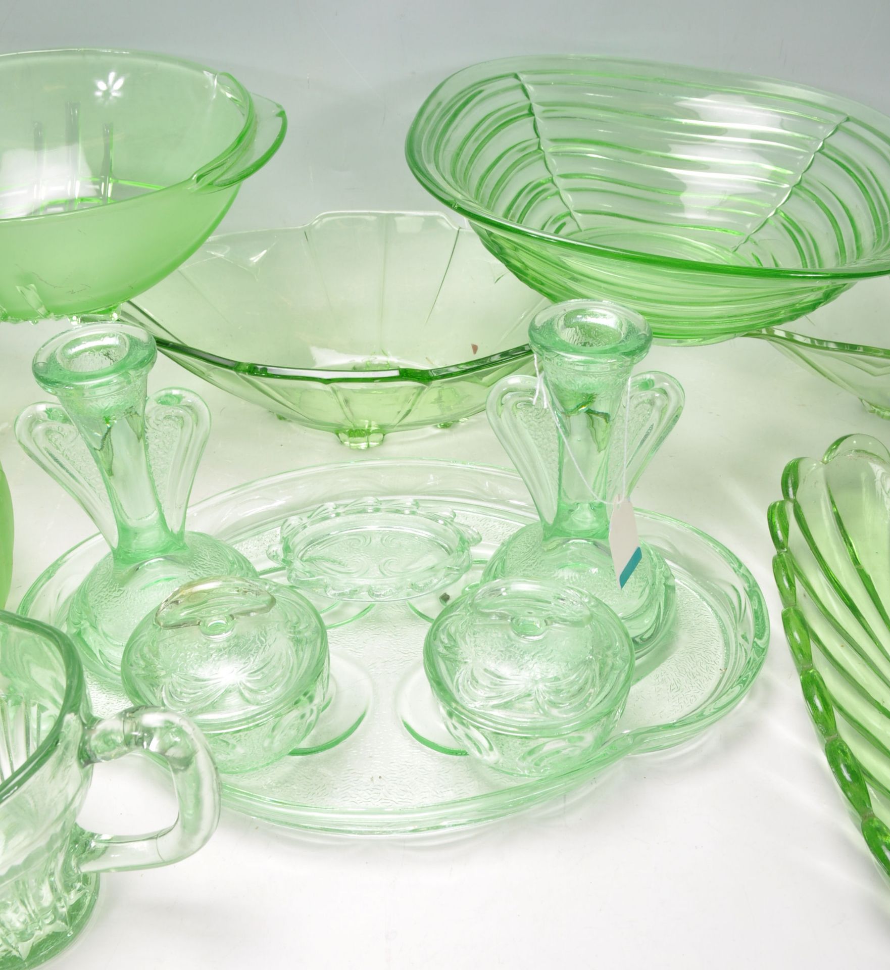 A group of early 20th Century Art Deco 1930's green uranium glassware to include a decorative - Bild 5 aus 6