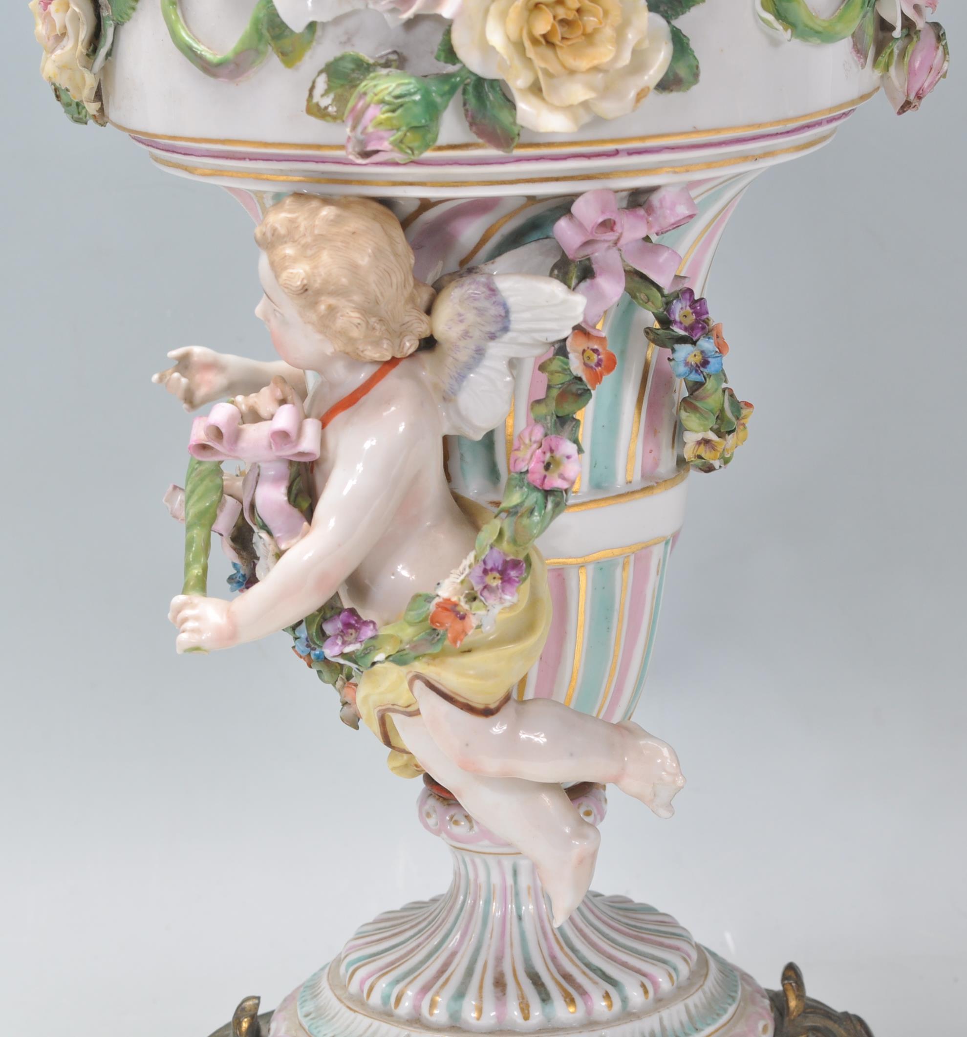 An antique German porcelain Dresden / Sitzendorf style oil lamp of large proportions, the body - Image 18 of 23