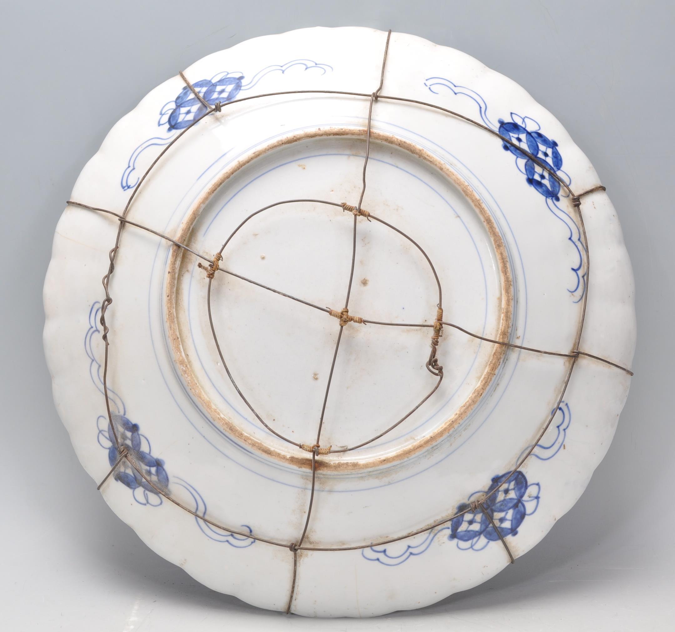 A 19th century Chinese Imari pattern wall charger of bowled form having geometric central swirl - Image 8 of 8