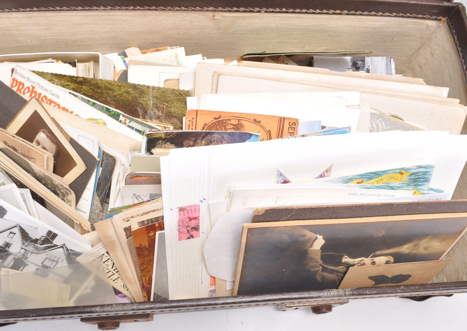 Vintage Revelation suitcase with attic clearance of old ephemera & photos (inc large images of - Bild 11 aus 11