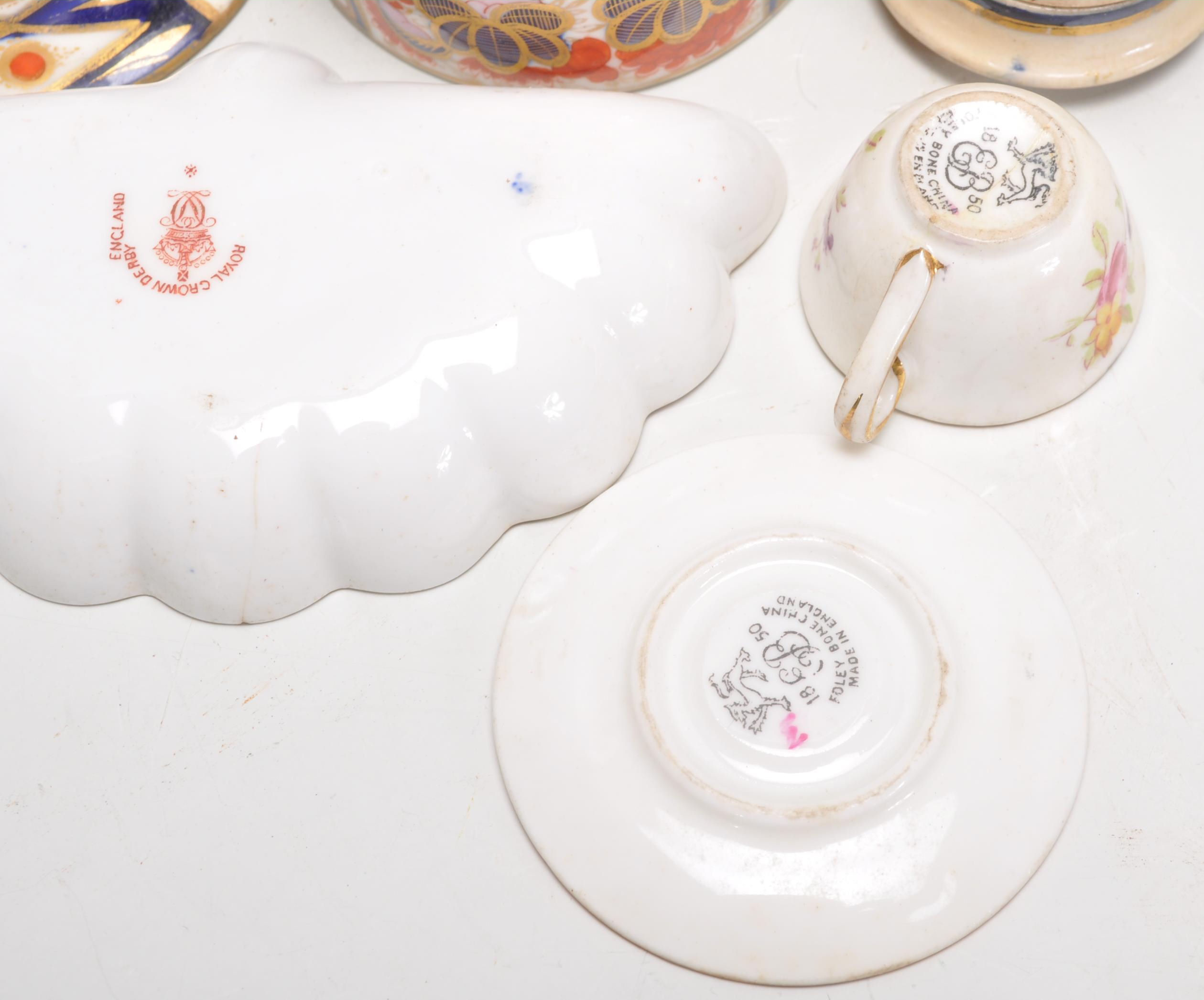 A collection of 18th century 19th and early 20th century ceramics to include Royal Crown Derby, - Image 20 of 25