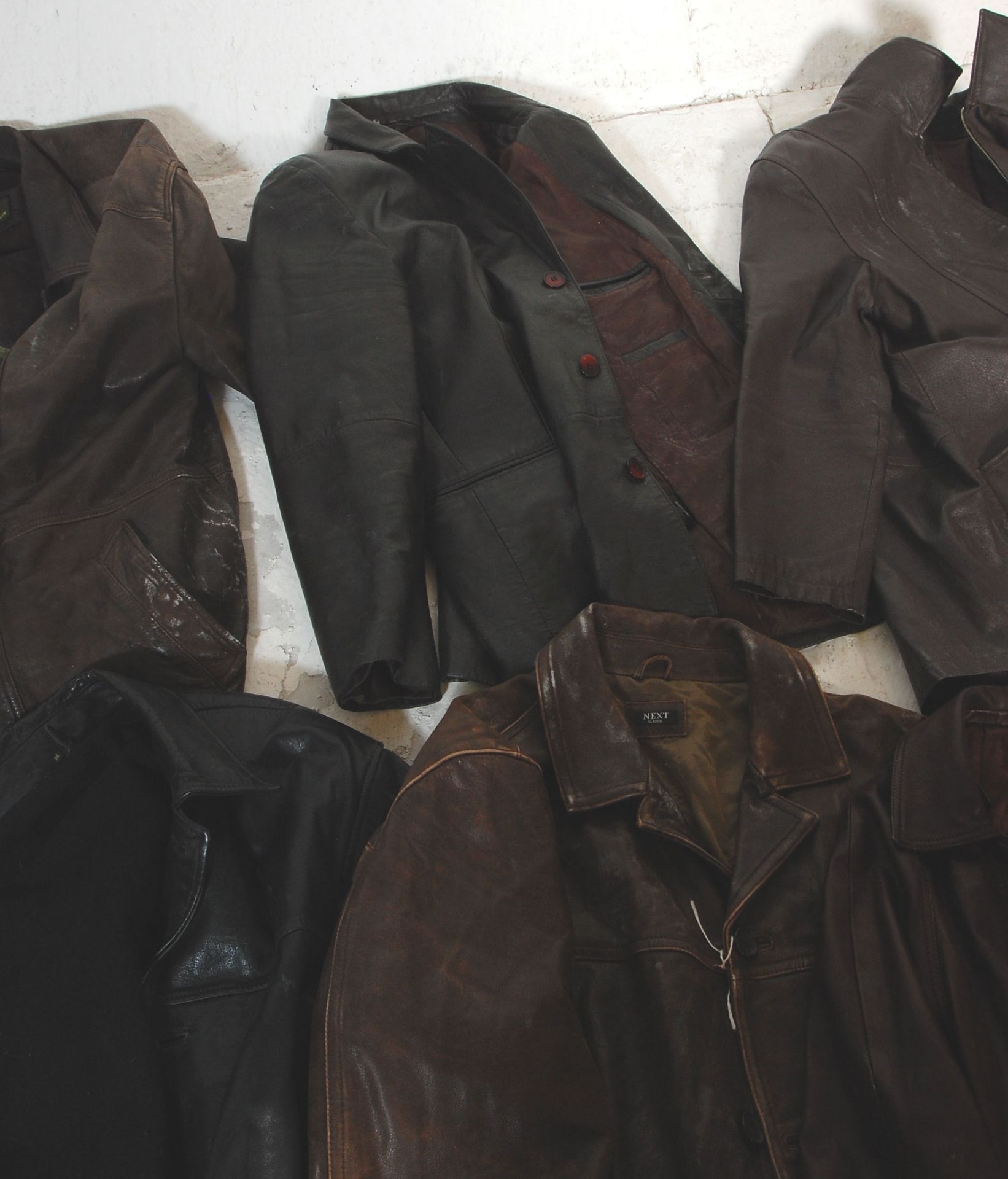 A good group of six gentlemens leather jackets / coats. Most bearing labels to include Milan - Bild 5 aus 6