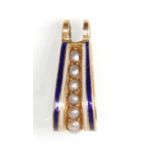 A lovely 18ct gold ladies bale having blue enamel borders set with seed pearls. Total weight 1.7g.