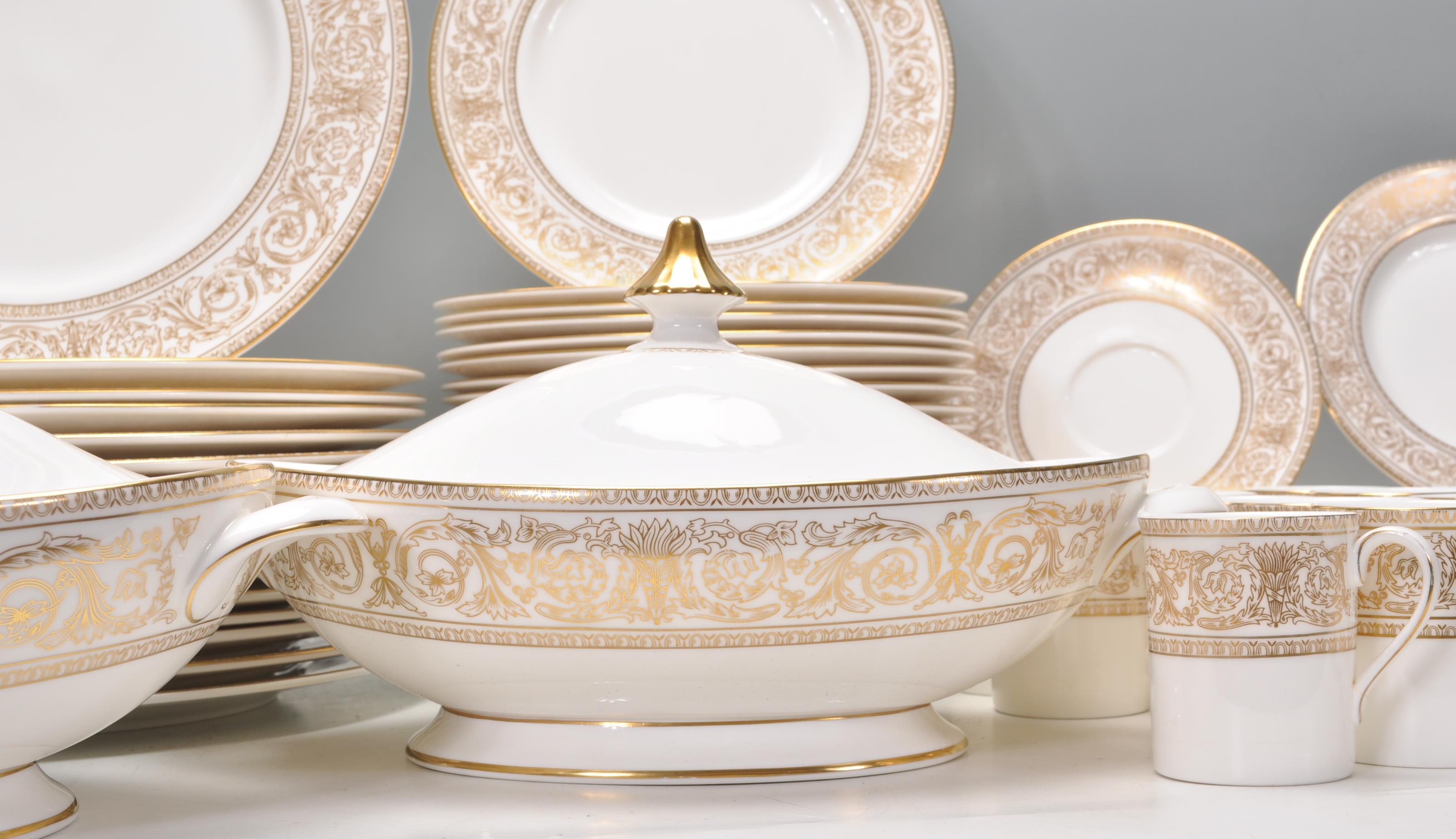 Royal Doulton Sovereign - A part Fine Bone China English dinner / coffee and tea service by Royal - Image 3 of 12