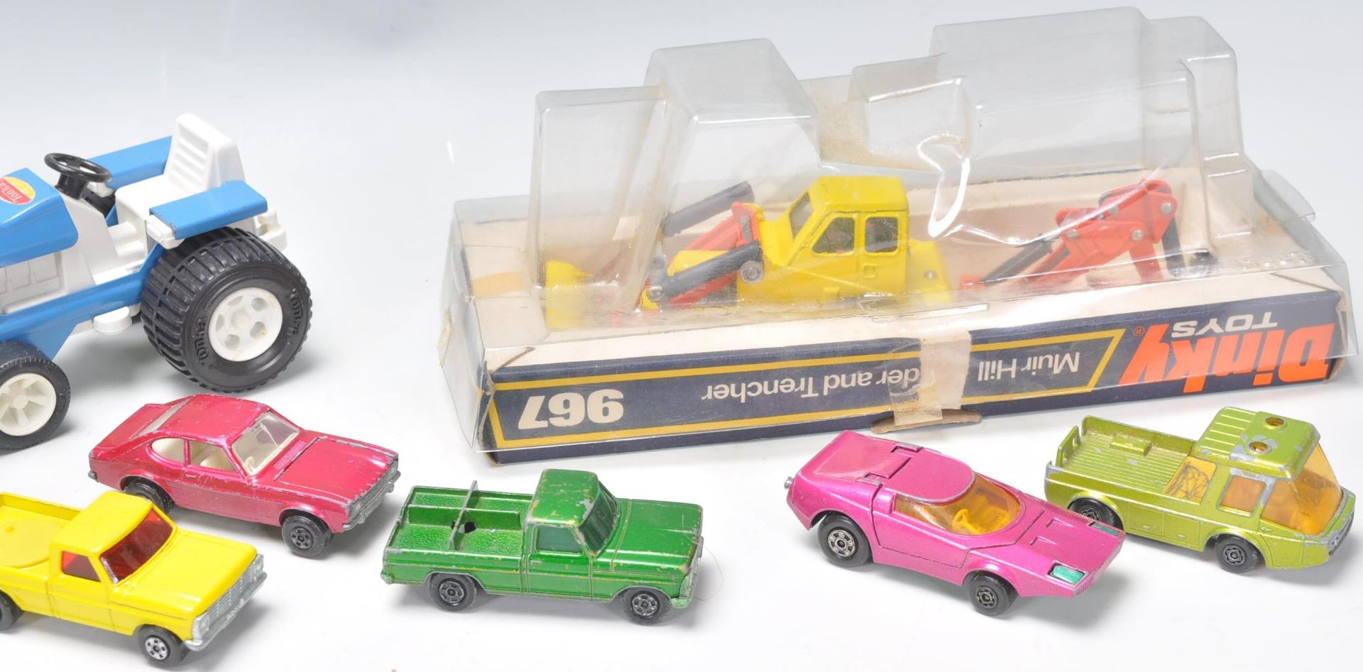 A collection of vintage diecast toy vehicles to include a Dinky 967 Muir Hill Loader and Trencher, - Bild 4 aus 4