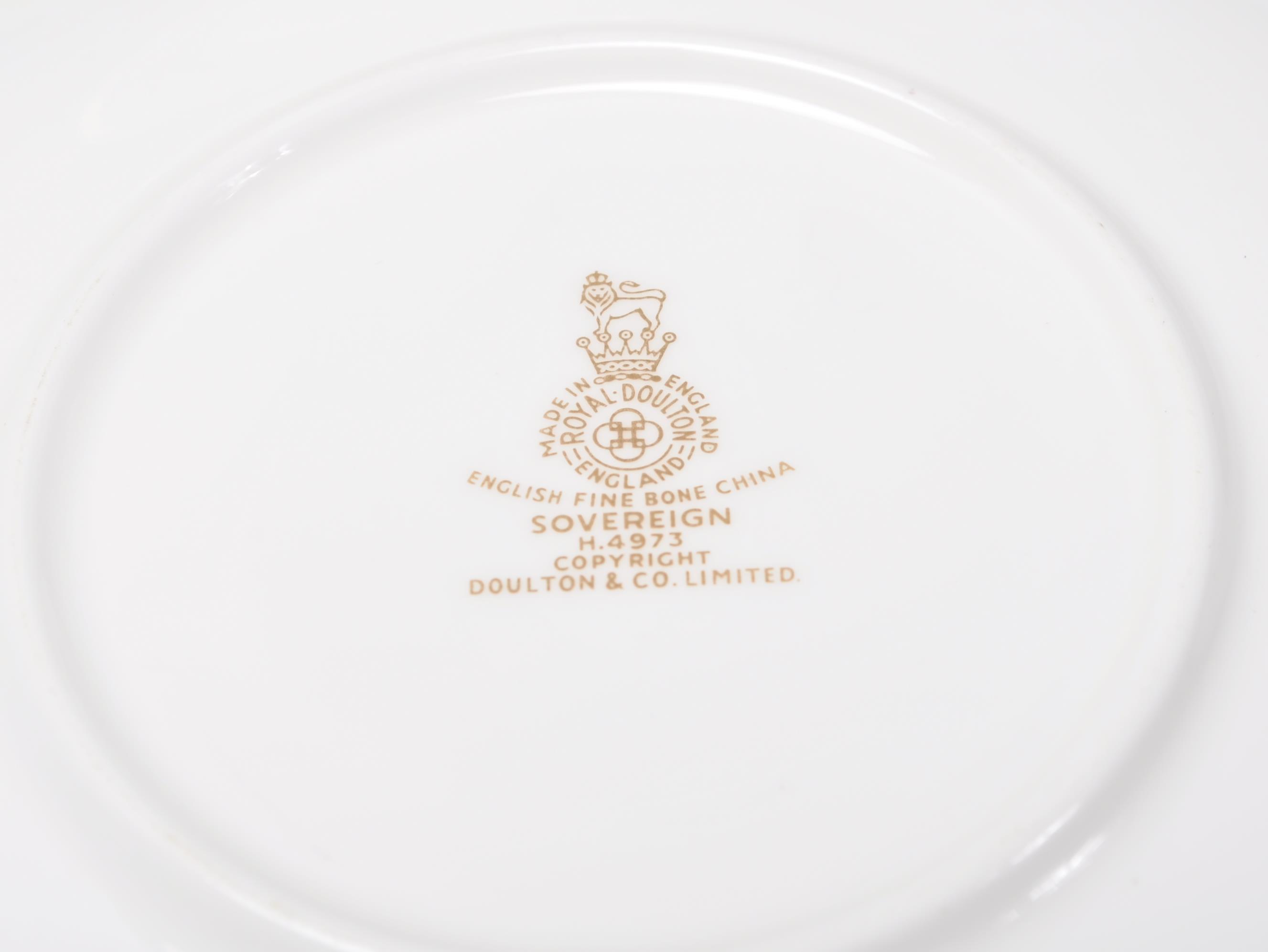 Royal Doulton Sovereign - A part Fine Bone China English dinner / coffee and tea service by Royal - Image 12 of 12