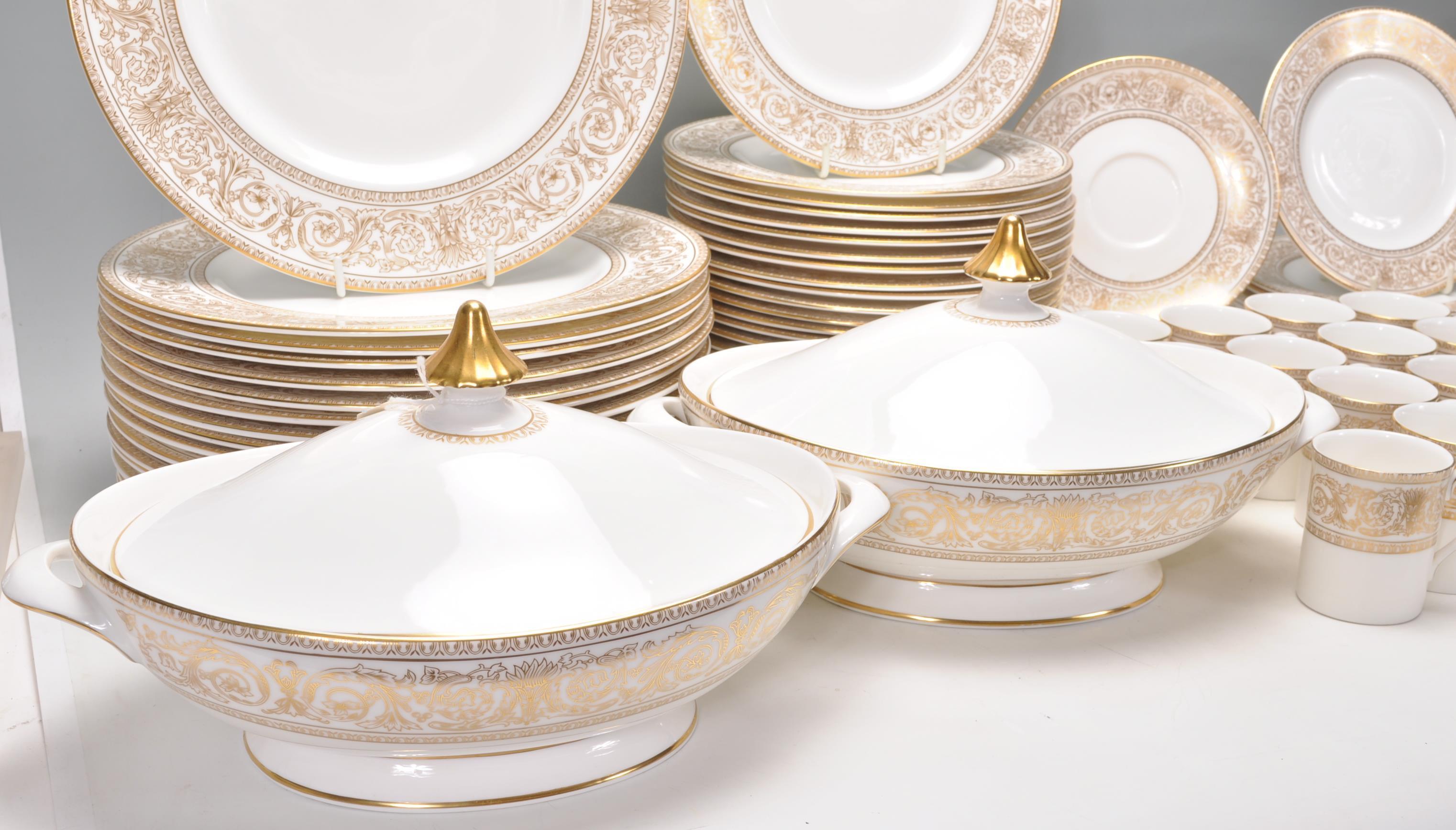 Royal Doulton Sovereign - A part Fine Bone China English dinner / coffee and tea service by Royal - Image 2 of 12