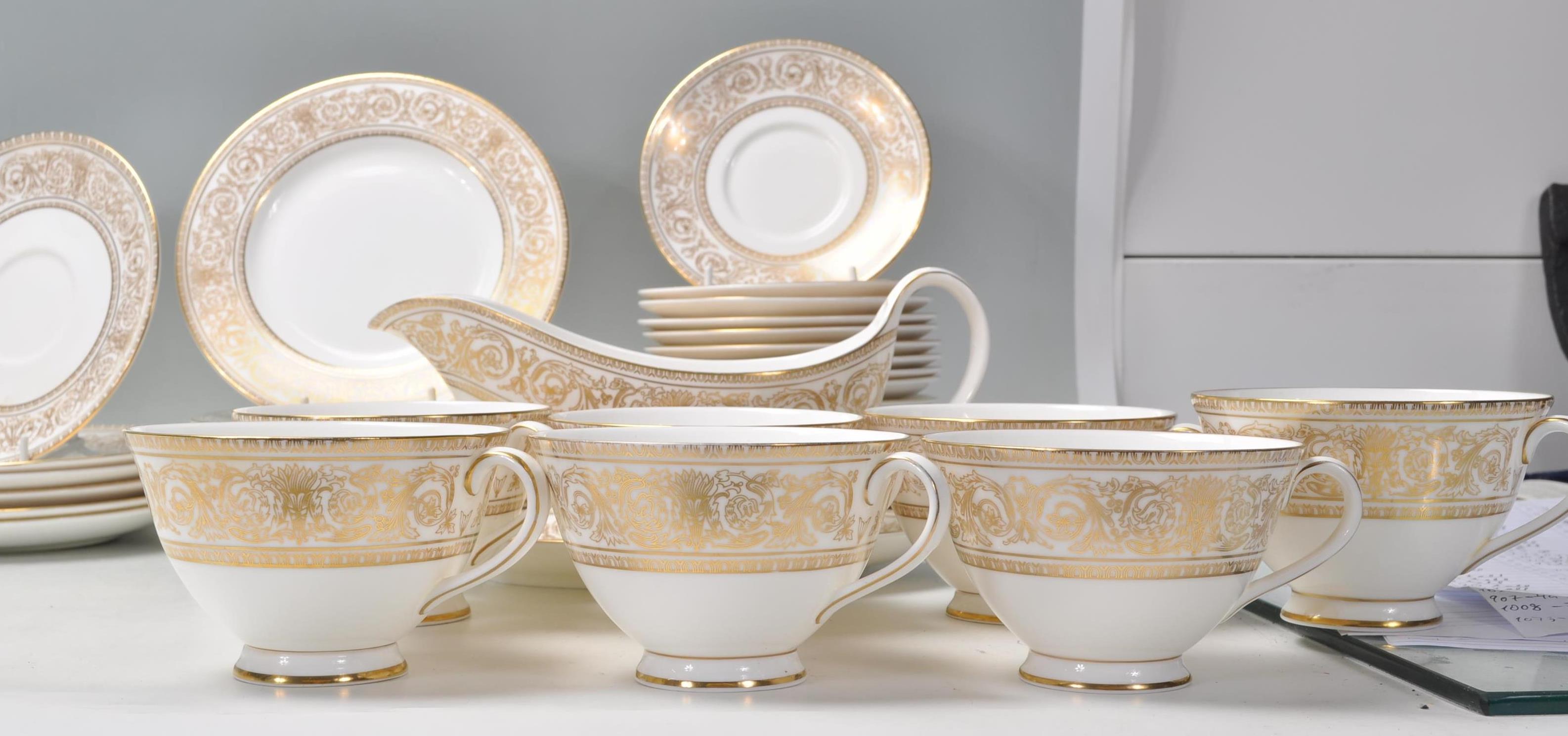 Royal Doulton Sovereign - A part Fine Bone China English dinner / coffee and tea service by Royal - Image 9 of 12
