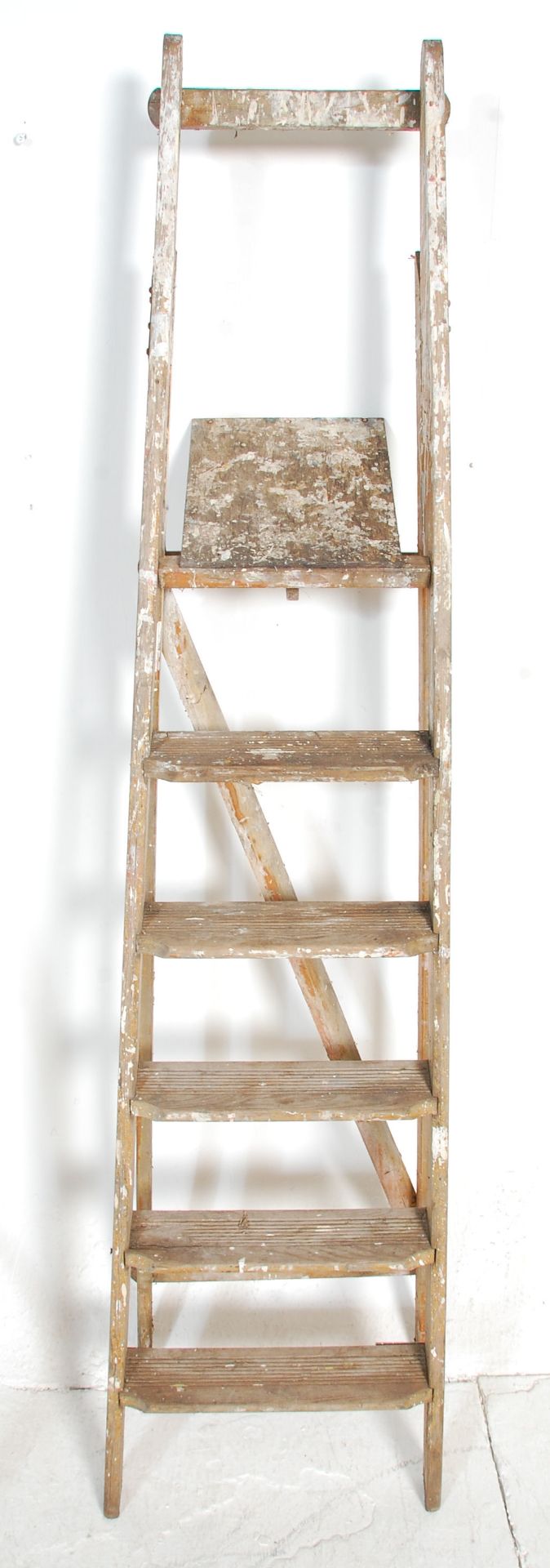 A pair of vintage ladders with one set having graduating steeps and the other straight. 185cm x - Bild 5 aus 6