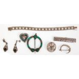 A mixed group of ladies vintage jewellery to include silver tone and malachite set pin, sterling
