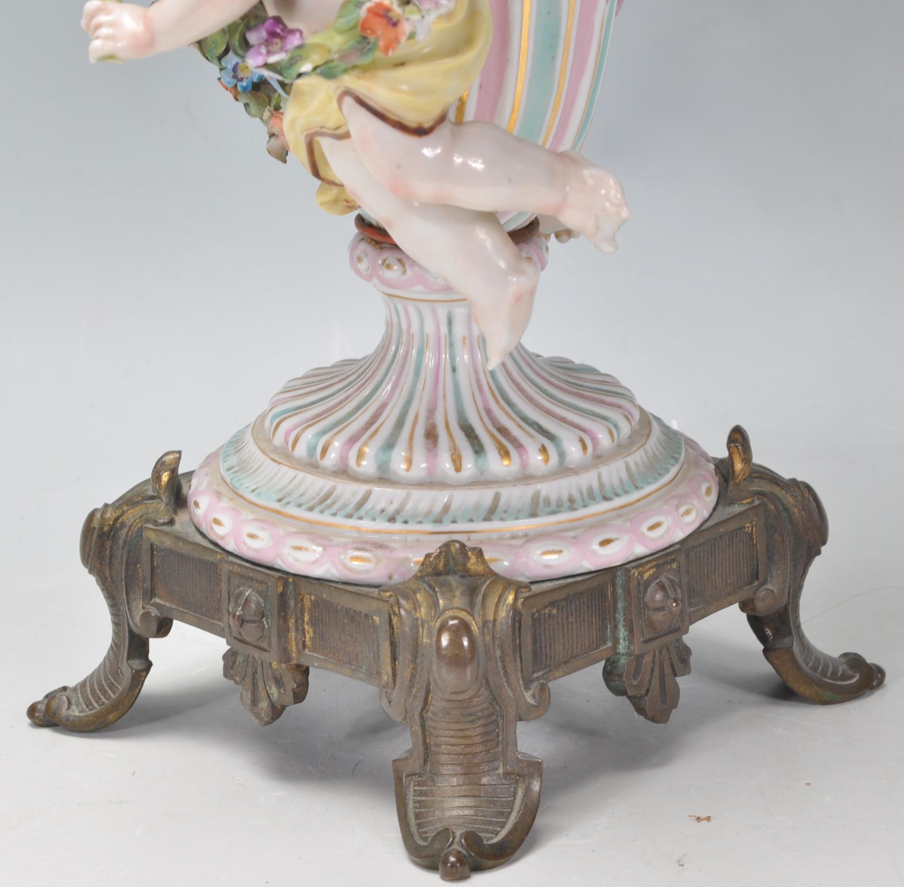 An antique German porcelain Dresden / Sitzendorf style oil lamp of large proportions, the body - Image 17 of 23
