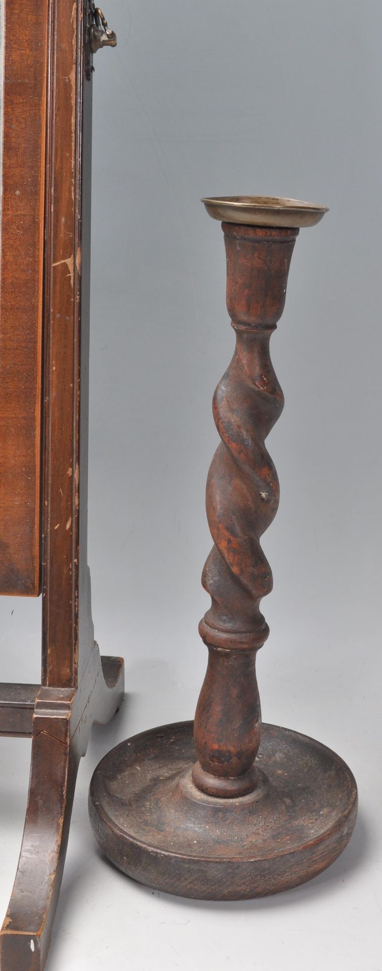 A 19th century George III mahogany toilet swing mirror of square form raised on a splayed leg - Bild 4 aus 5