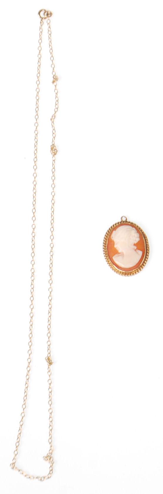 A vintage 9ct gold mounted cameo pendant necklace having a rope twist gold surround. Hallmarked - Image 5 of 7